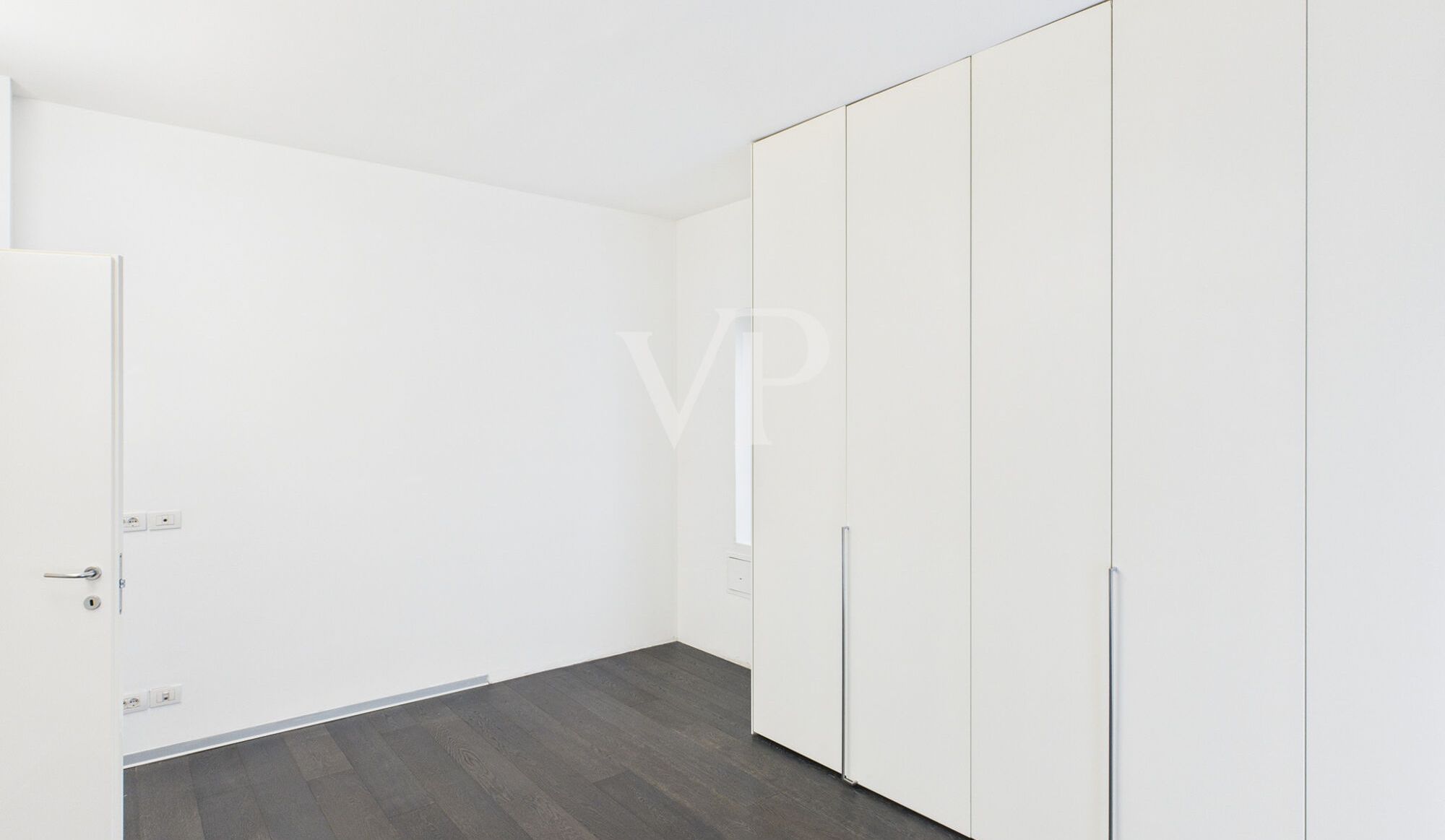 Prestigeträchtiges Dachgeschoss mit Garage und Rosengartenblick