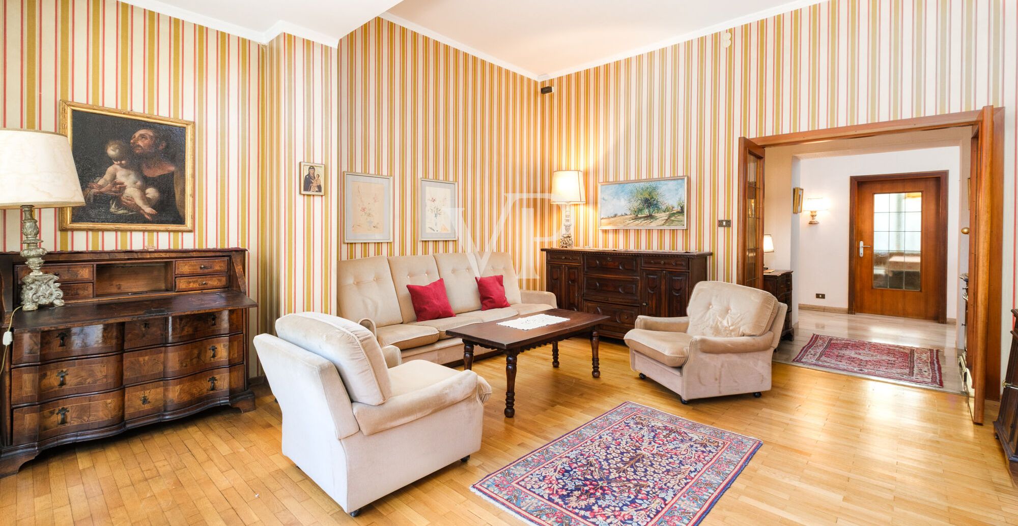 Elegante und geräumige Drei-Zimmer-Wohnung mit Terrasse