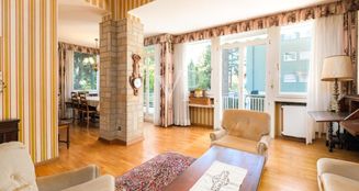 von_poll_real_estate_property_IT254152484_image_0