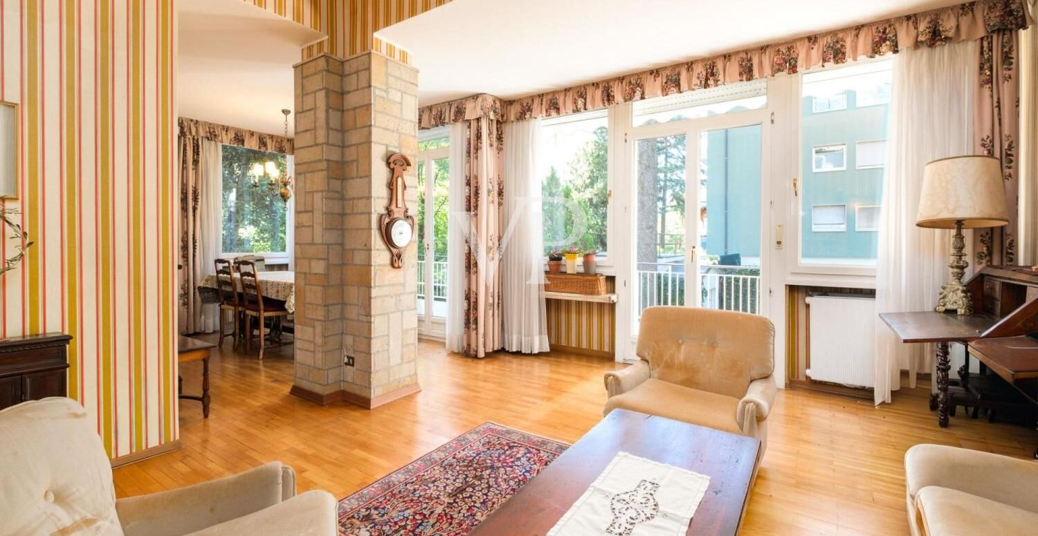 Elegante und geräumige Drei-Zimmer-Wohnung mit Terrasse