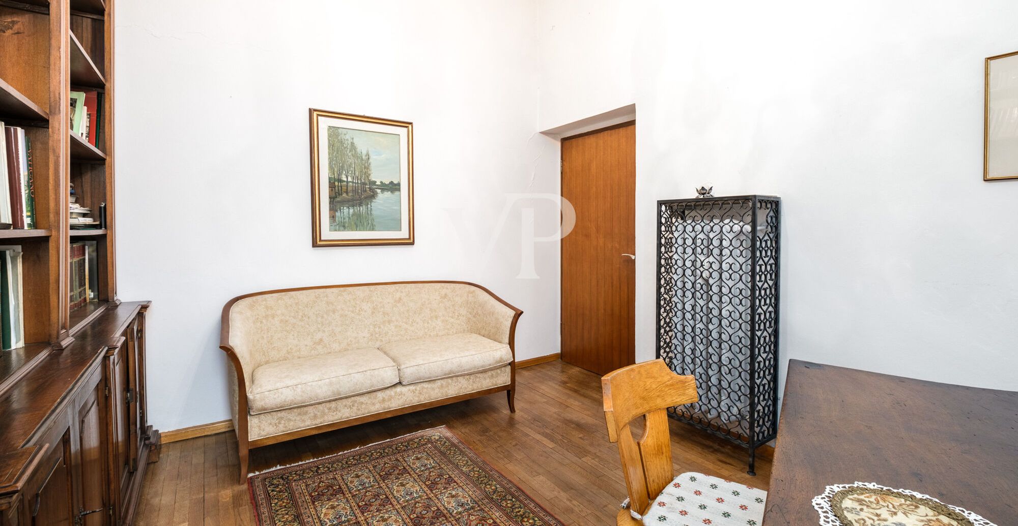 Elegante und geräumige Drei-Zimmer-Wohnung mit Terrasse