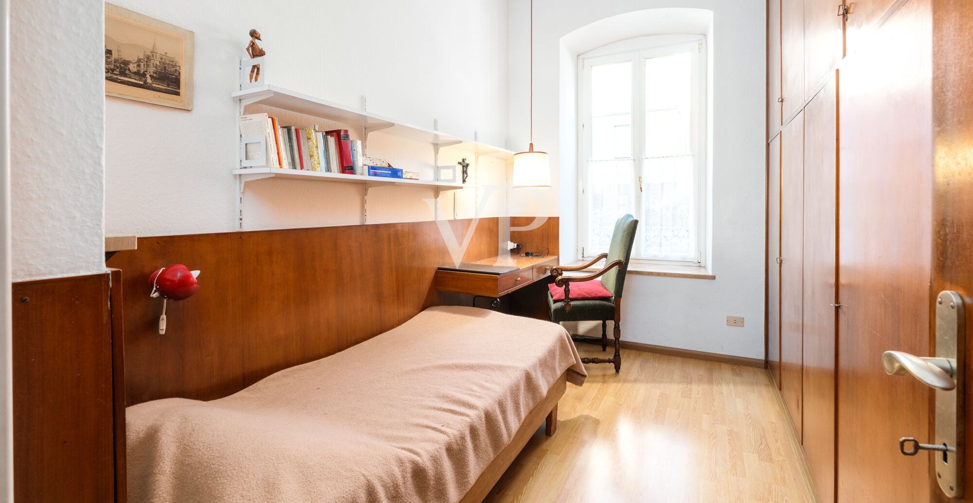Elegante und geräumige Drei-Zimmer-Wohnung mit Terrasse