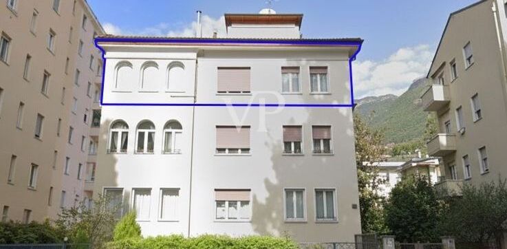 Prestigeträchtiges Dachgeschoss mit Garage und Rosengartenblick
