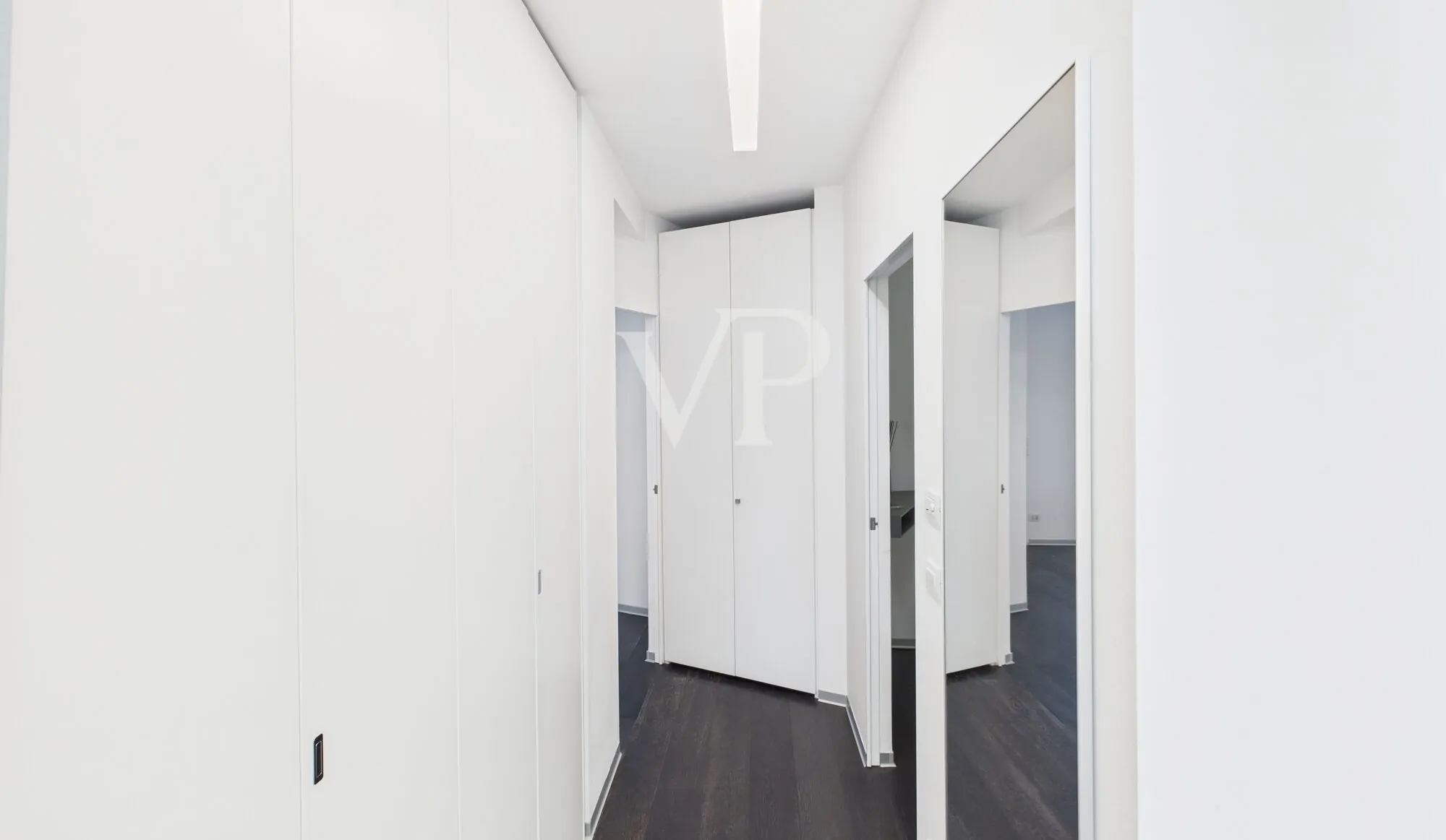 Prestigeträchtiges Dachgeschoss mit Garage und Rosengartenblick