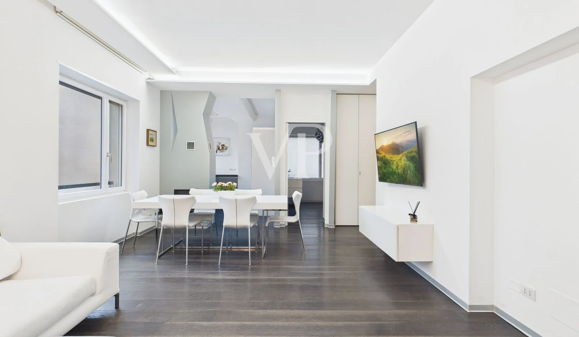 Prestigeträchtiges Dachgeschoss mit Garage und Rosengartenblick