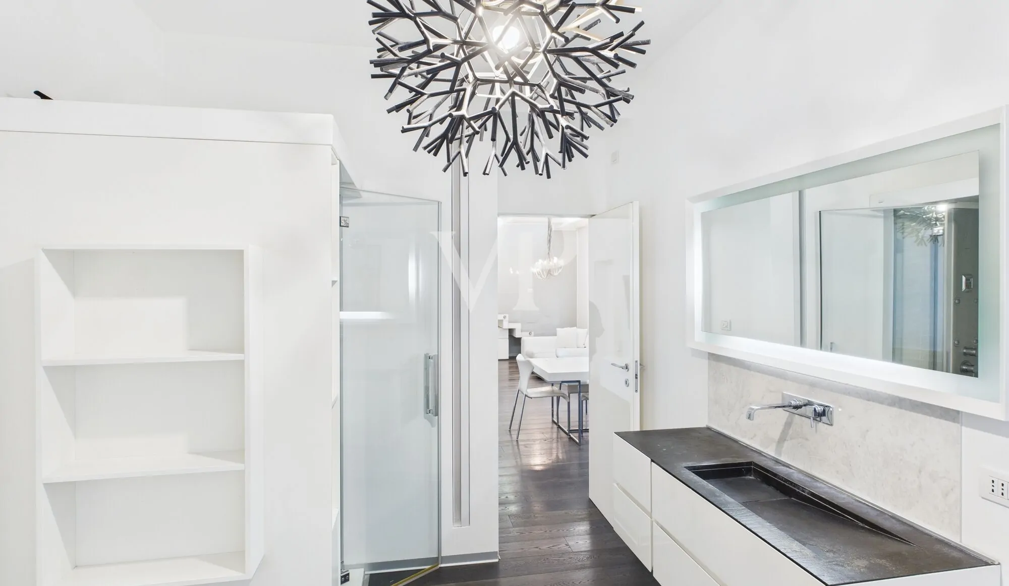 Prestigeträchtiges Dachgeschoss mit Garage und Rosengartenblick