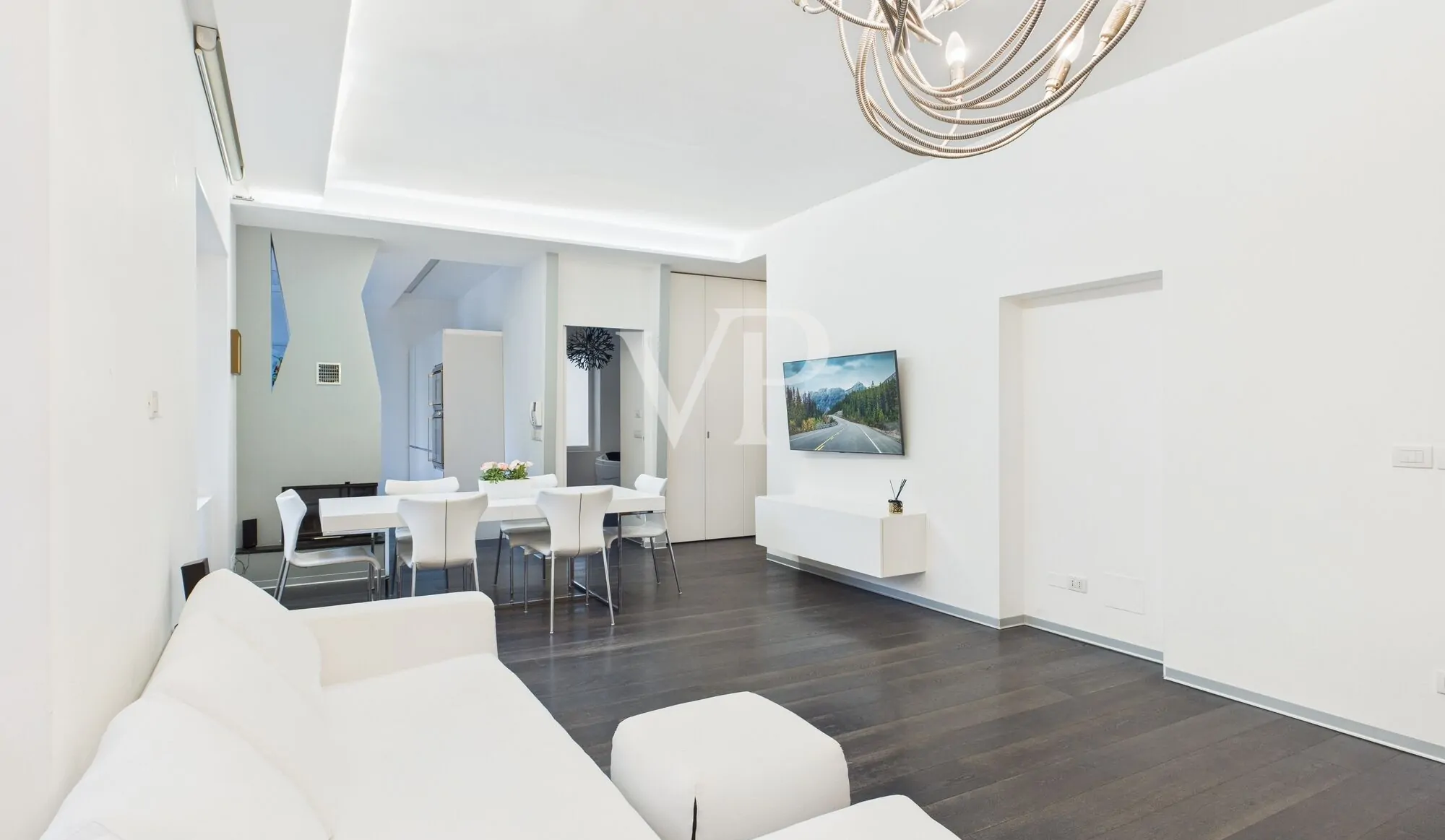 Prestigeträchtiges Dachgeschoss mit Garage und Rosengartenblick