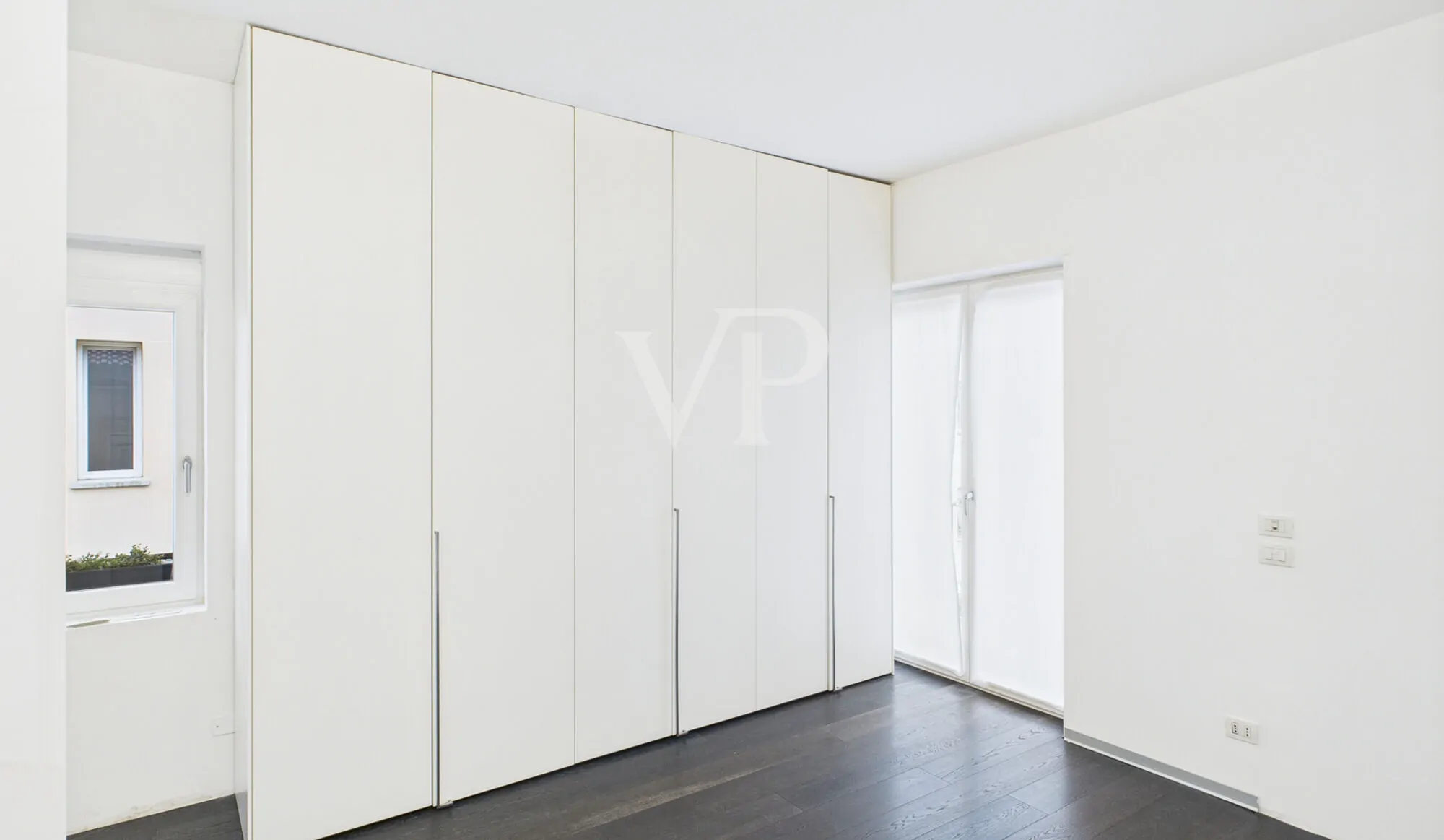 Prestigeträchtiges Dachgeschoss mit Garage und Rosengartenblick