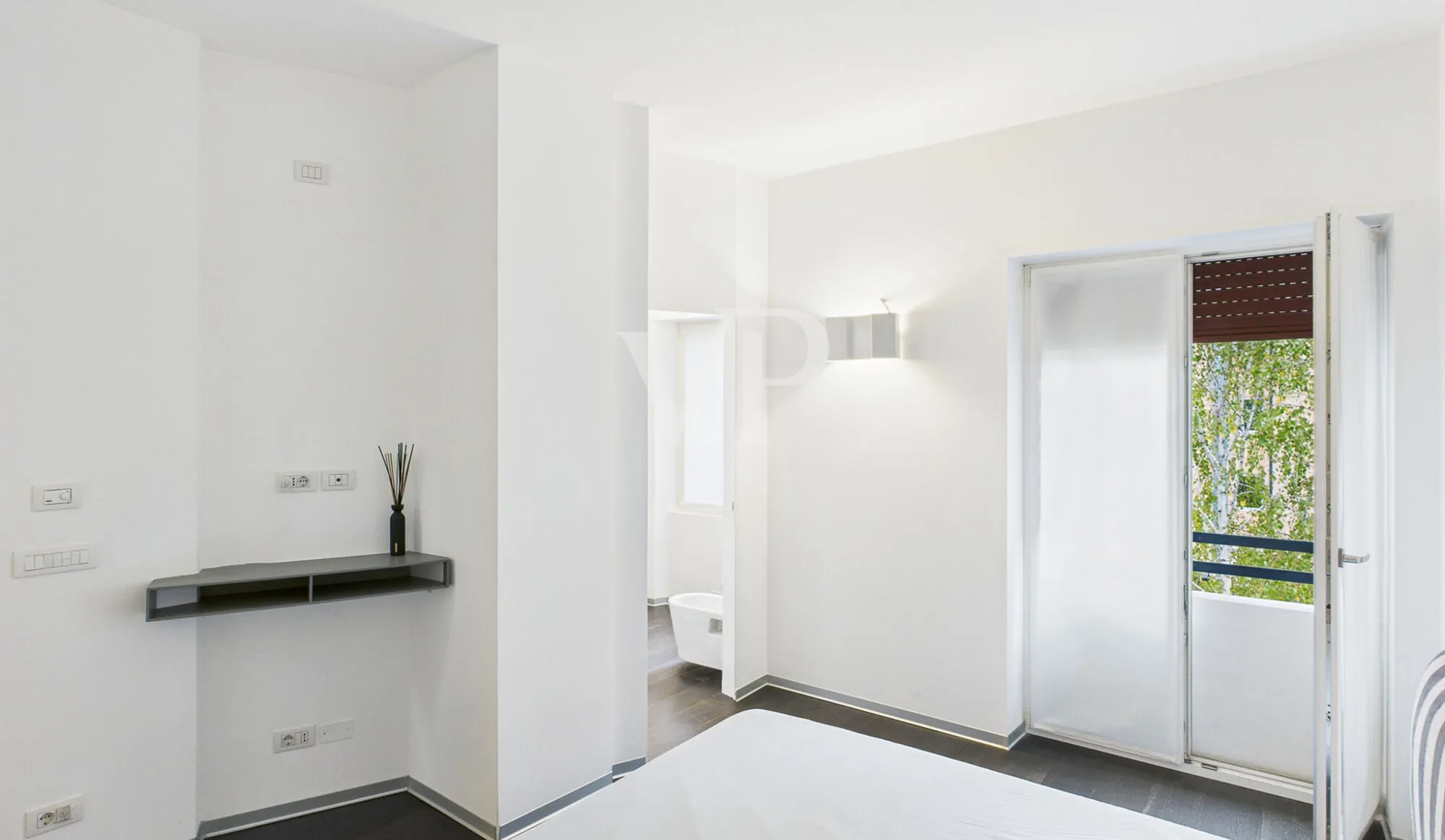 Prestigeträchtiges Dachgeschoss mit Garage und Rosengartenblick