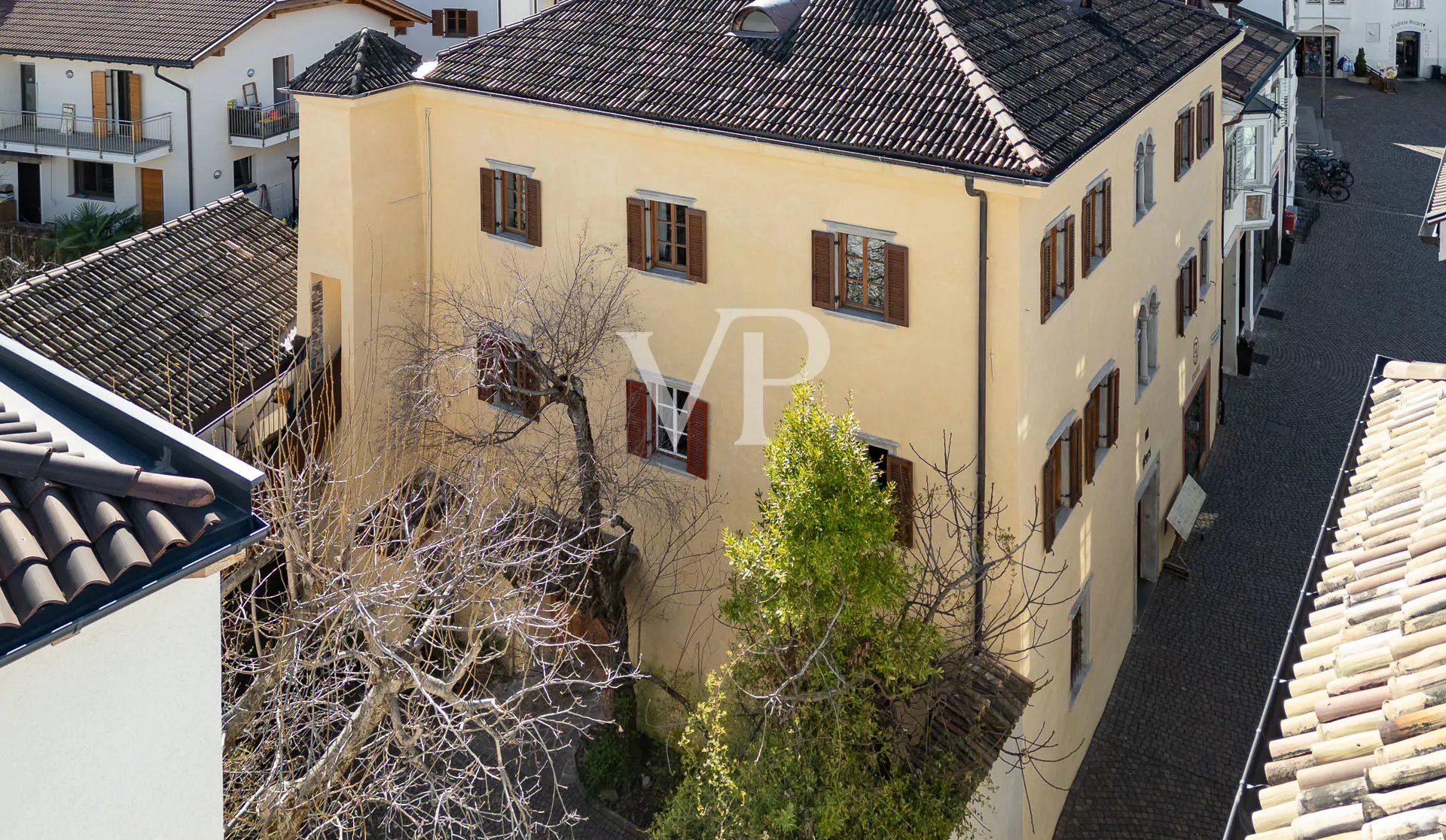 Historisches Wohn- und Geschäftshaus im Zentrum von Eppan