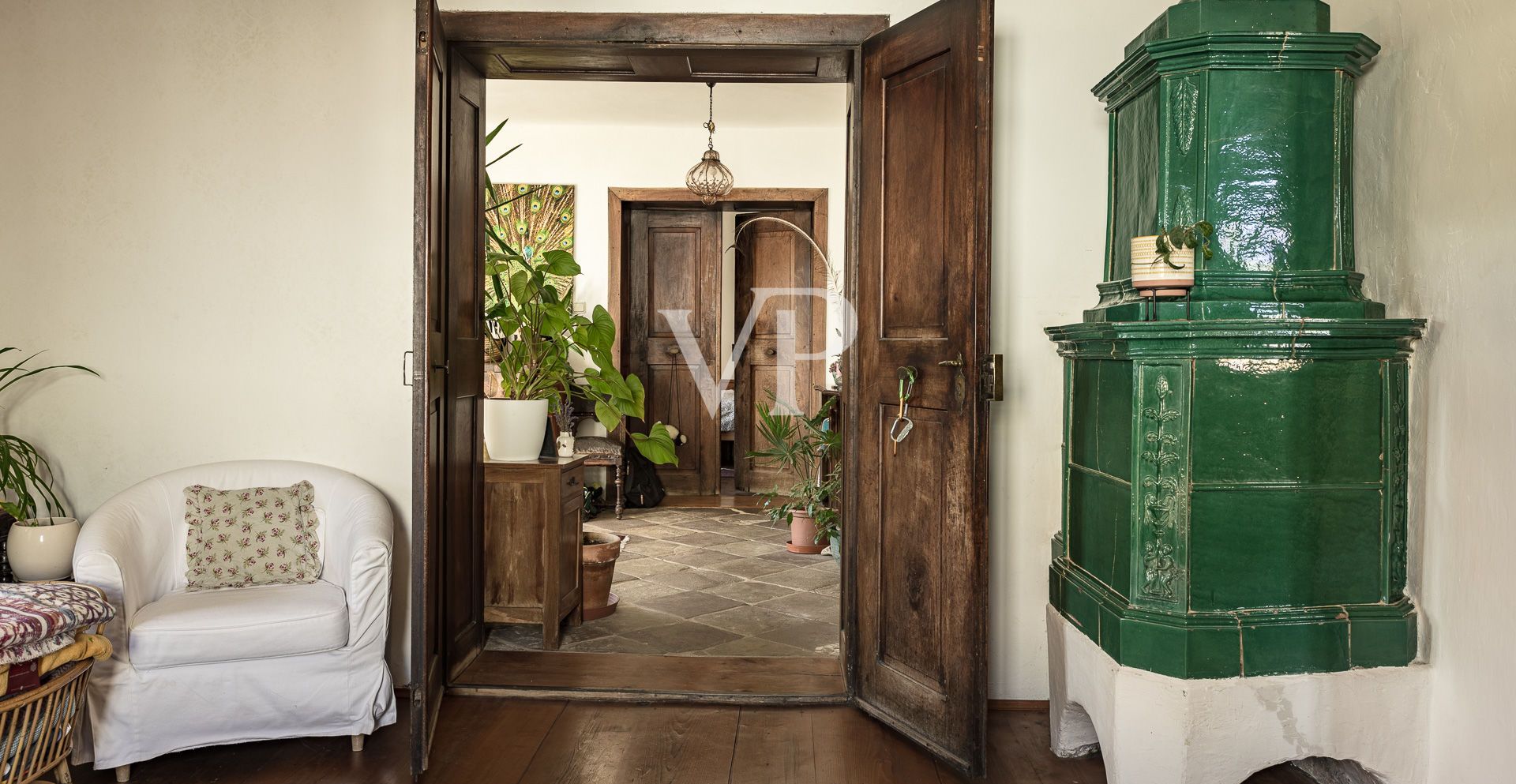 Historic residential and commercial building in the center of Eppan