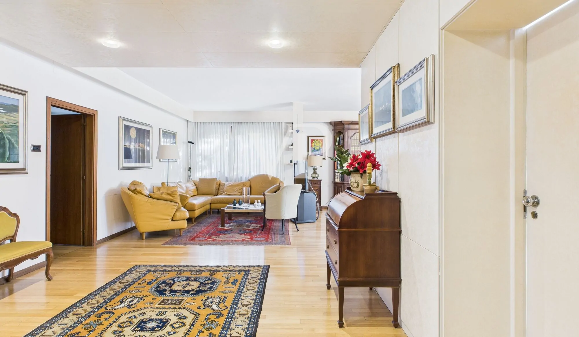 Elegante und geräumige Dreizimmerwohnung in gehobenem Wohnumfeld