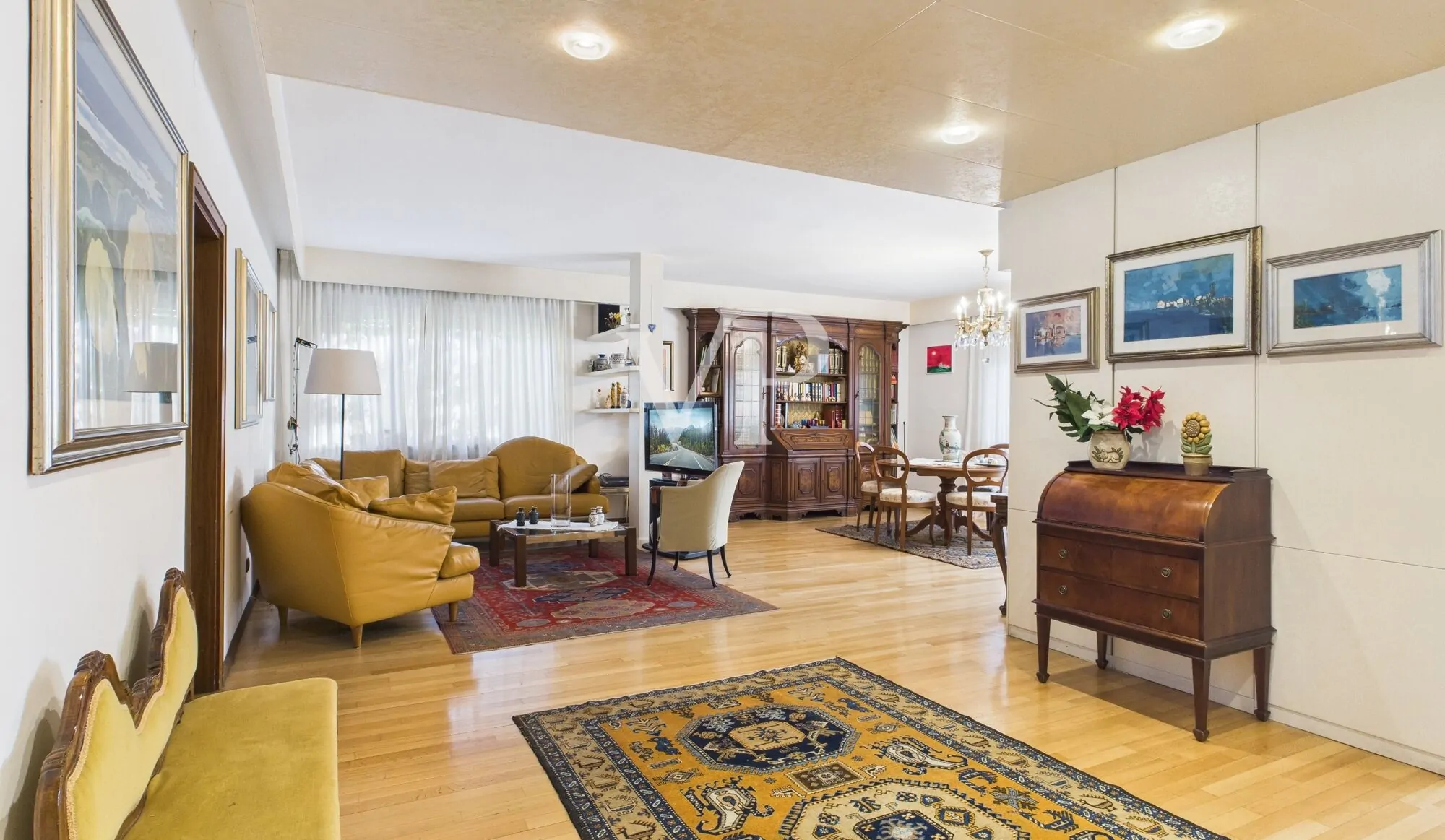 Elegante und geräumige Dreizimmerwohnung in gehobenem Wohnumfeld