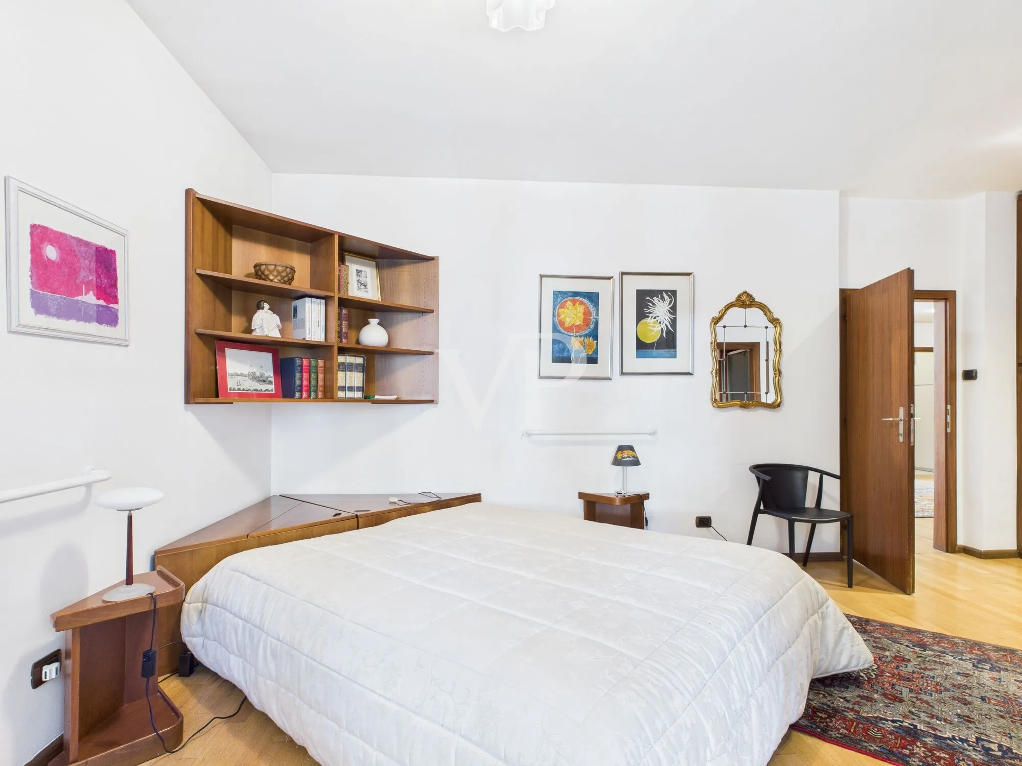 Elegante y espacioso apartamento de dos dormitorios en un contexto elegante