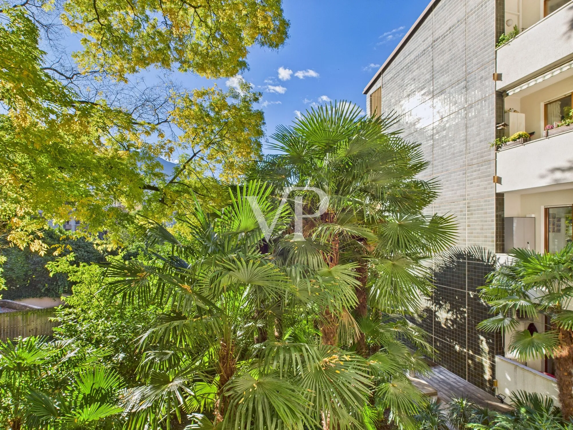 Elegante y espacioso apartamento de dos dormitorios en un contexto elegante