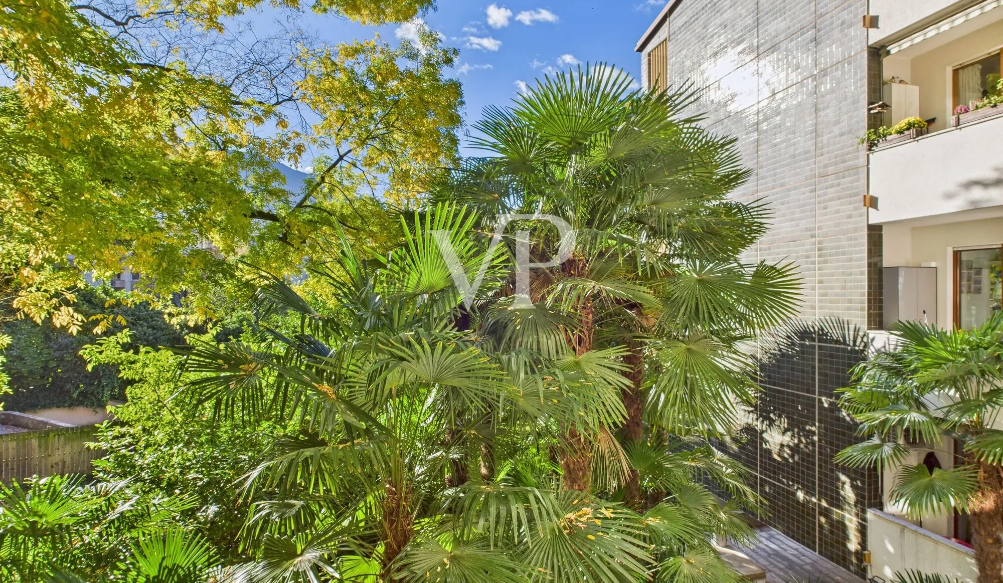 Elegante und geräumige Dreizimmerwohnung in gehobenem Wohnumfeld