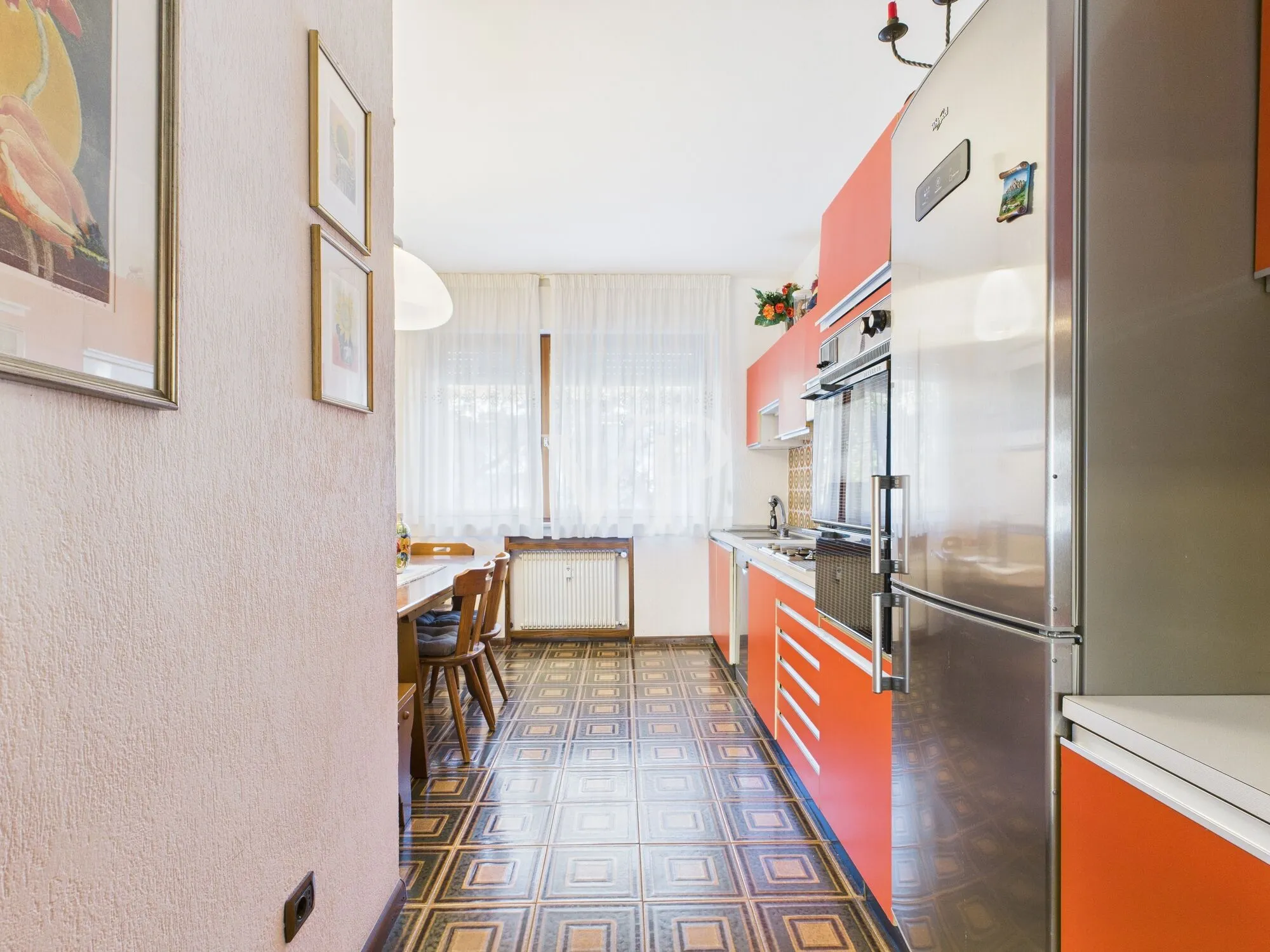 Elegante y espacioso apartamento de dos dormitorios en un contexto elegante