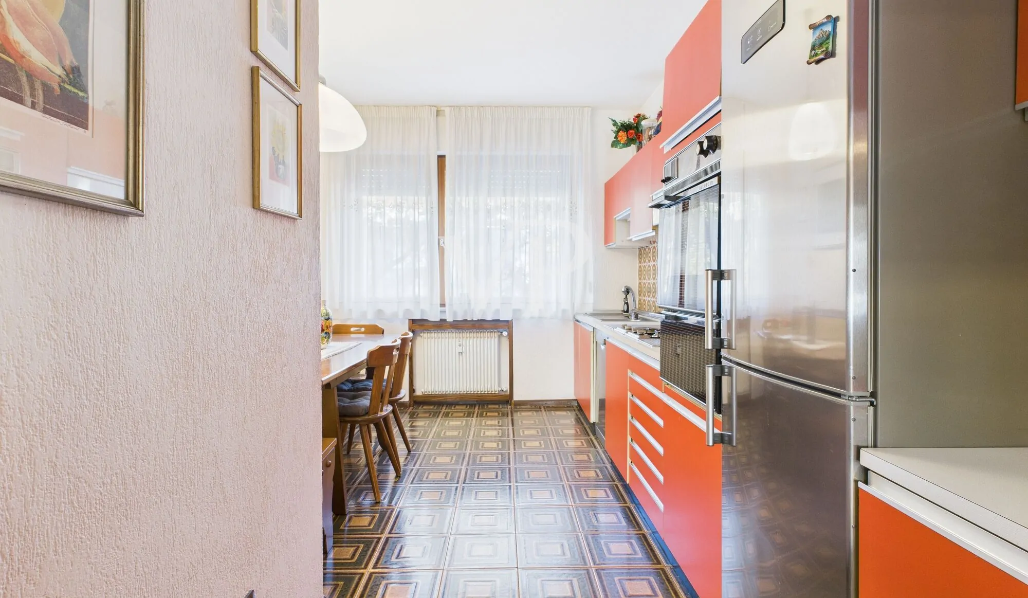 Elegante und geräumige Dreizimmerwohnung in gehobenem Wohnumfeld