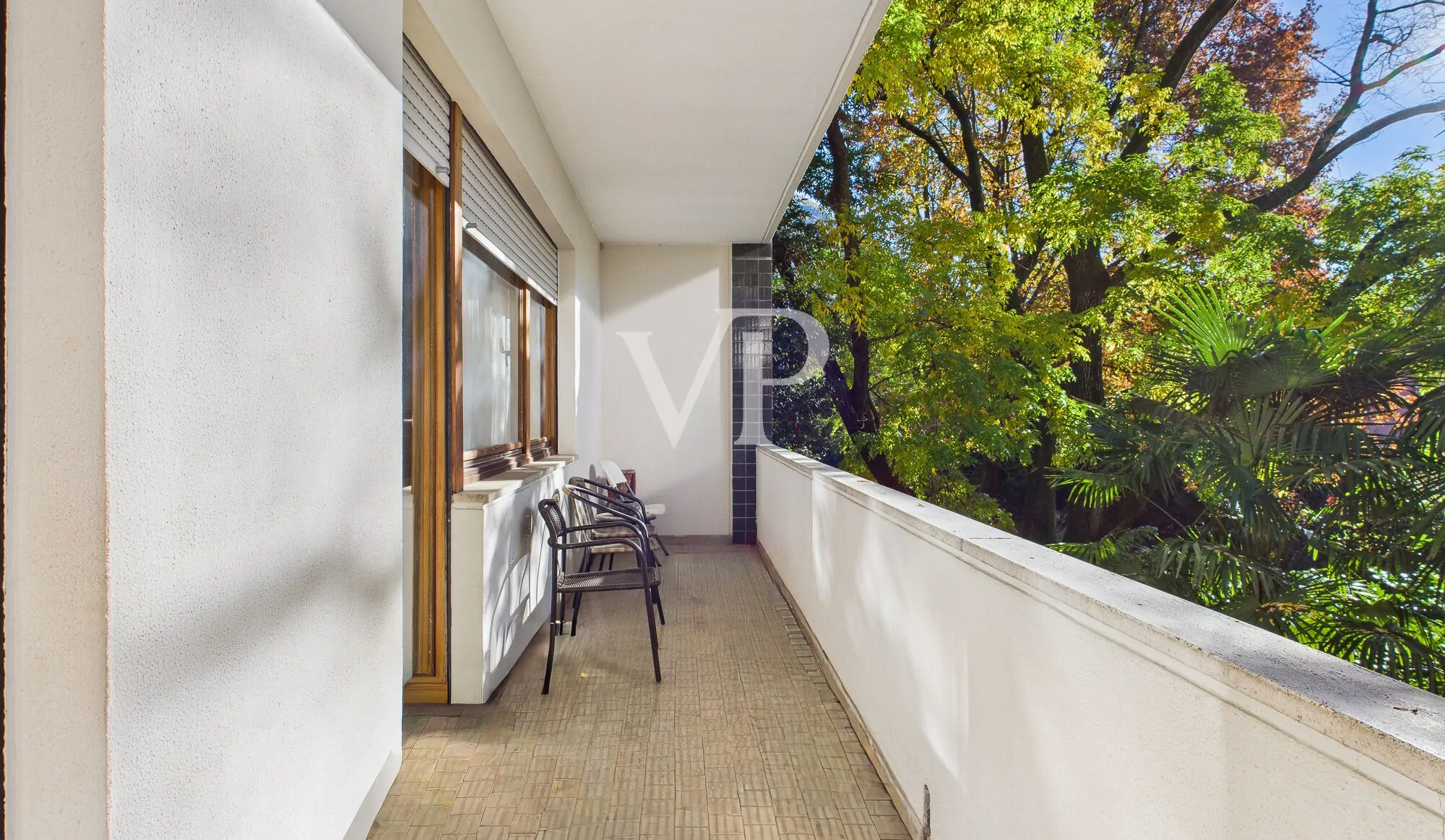 Elegante und geräumige Dreizimmerwohnung in gehobenem Wohnumfeld