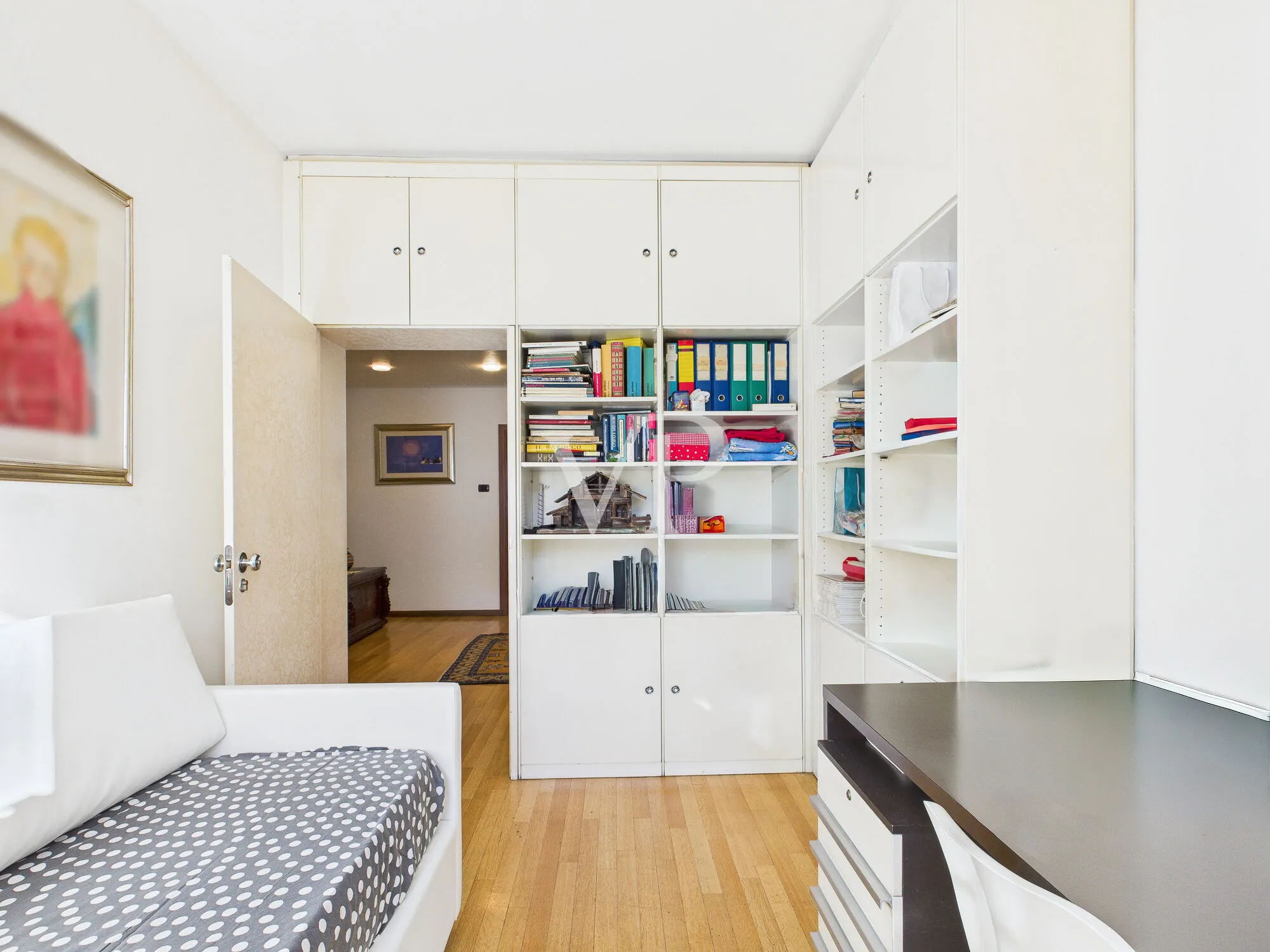 Elegante y espacioso apartamento de dos dormitorios en un contexto elegante