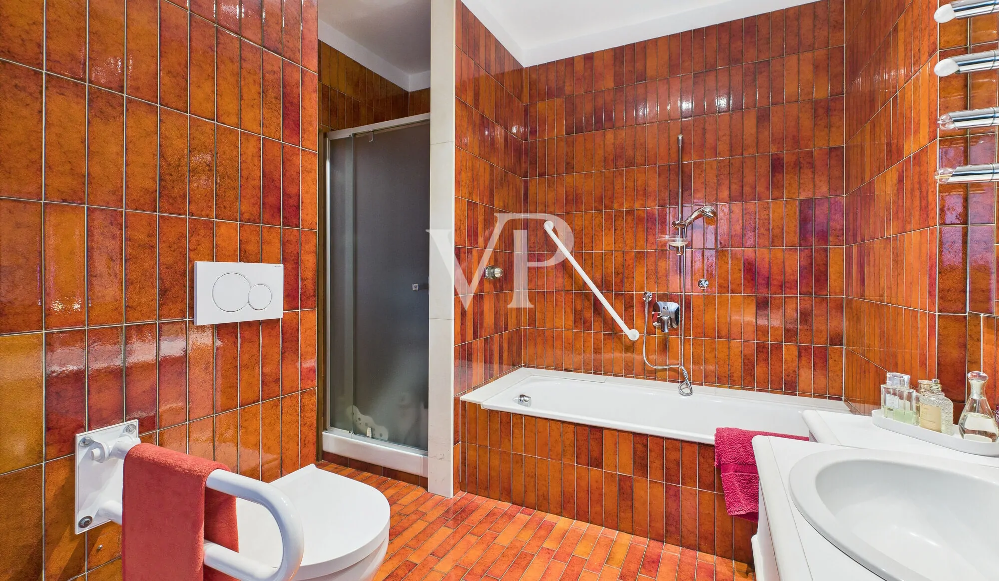 Elegante und geräumige Dreizimmerwohnung in gehobenem Wohnumfeld