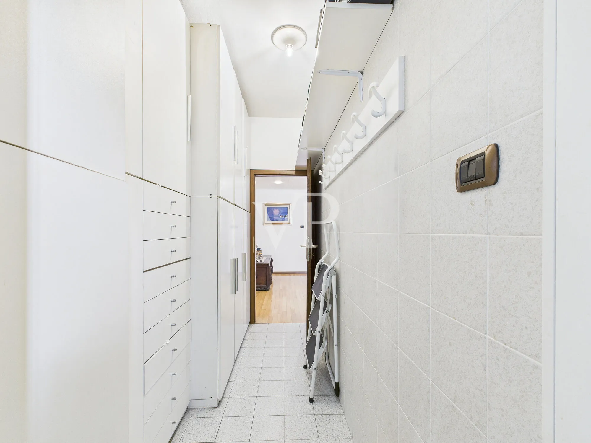 Elegante y espacioso apartamento de dos dormitorios en un contexto elegante