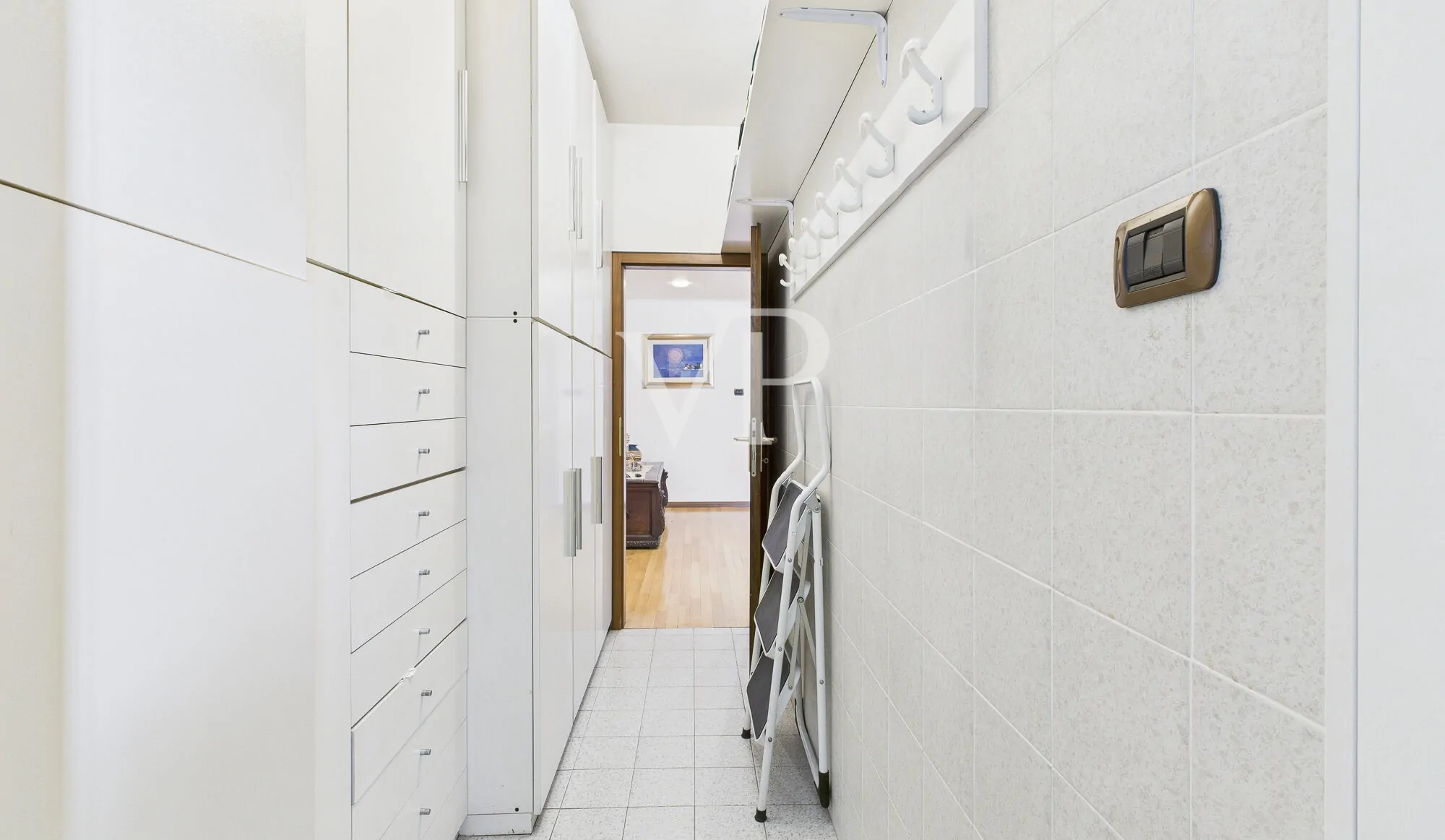 Elegante und geräumige Dreizimmerwohnung in gehobenem Wohnumfeld