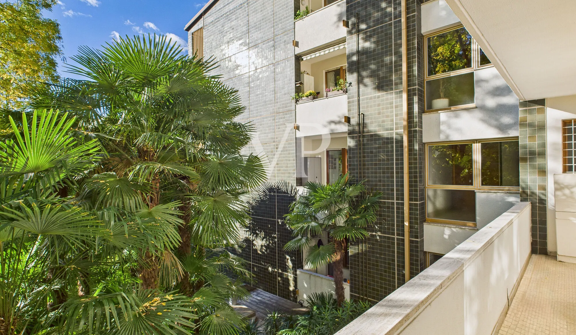 Elegante und geräumige Dreizimmerwohnung in gehobenem Wohnumfeld