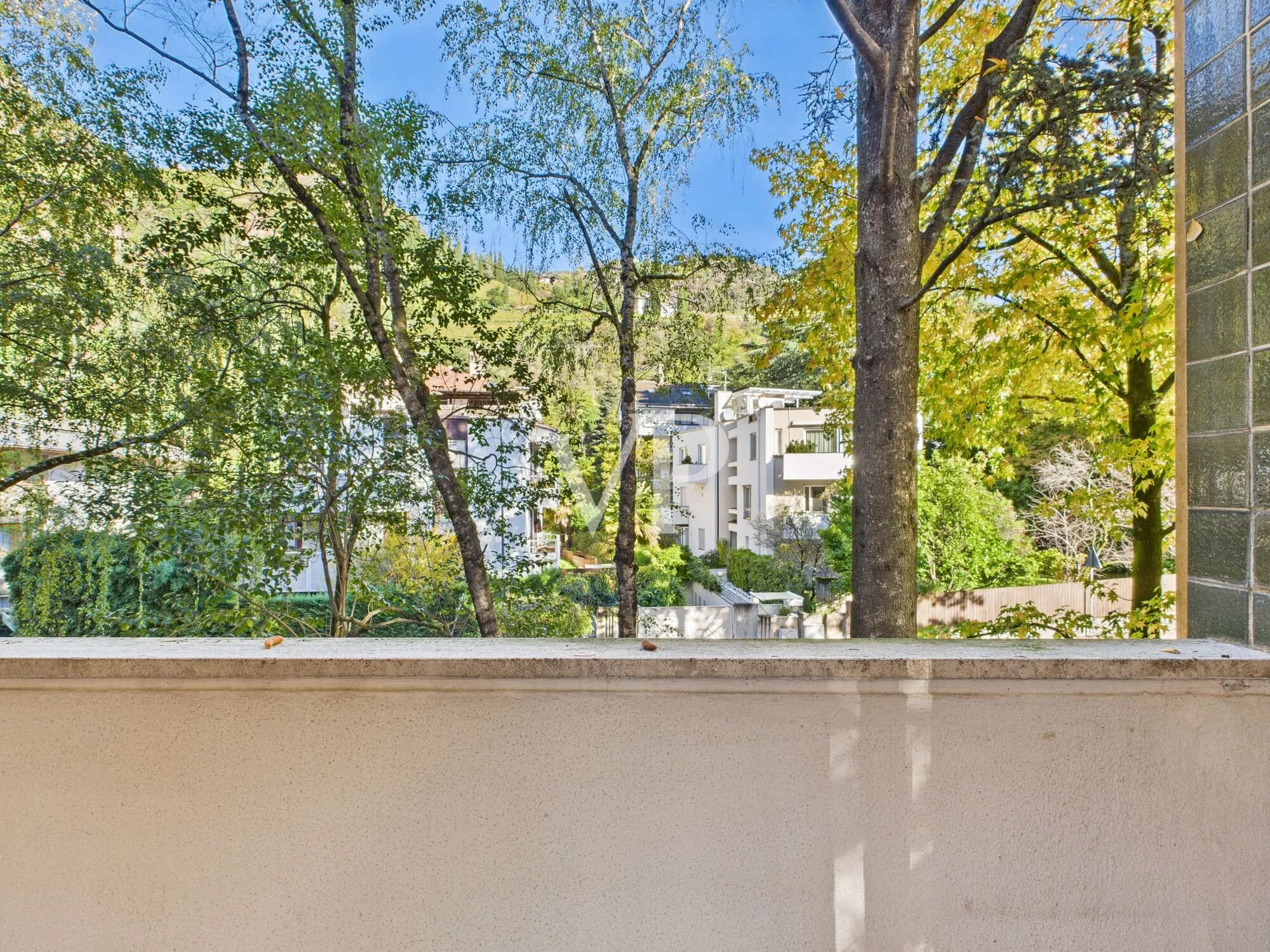 Elegante y espacioso apartamento de dos dormitorios en un contexto elegante