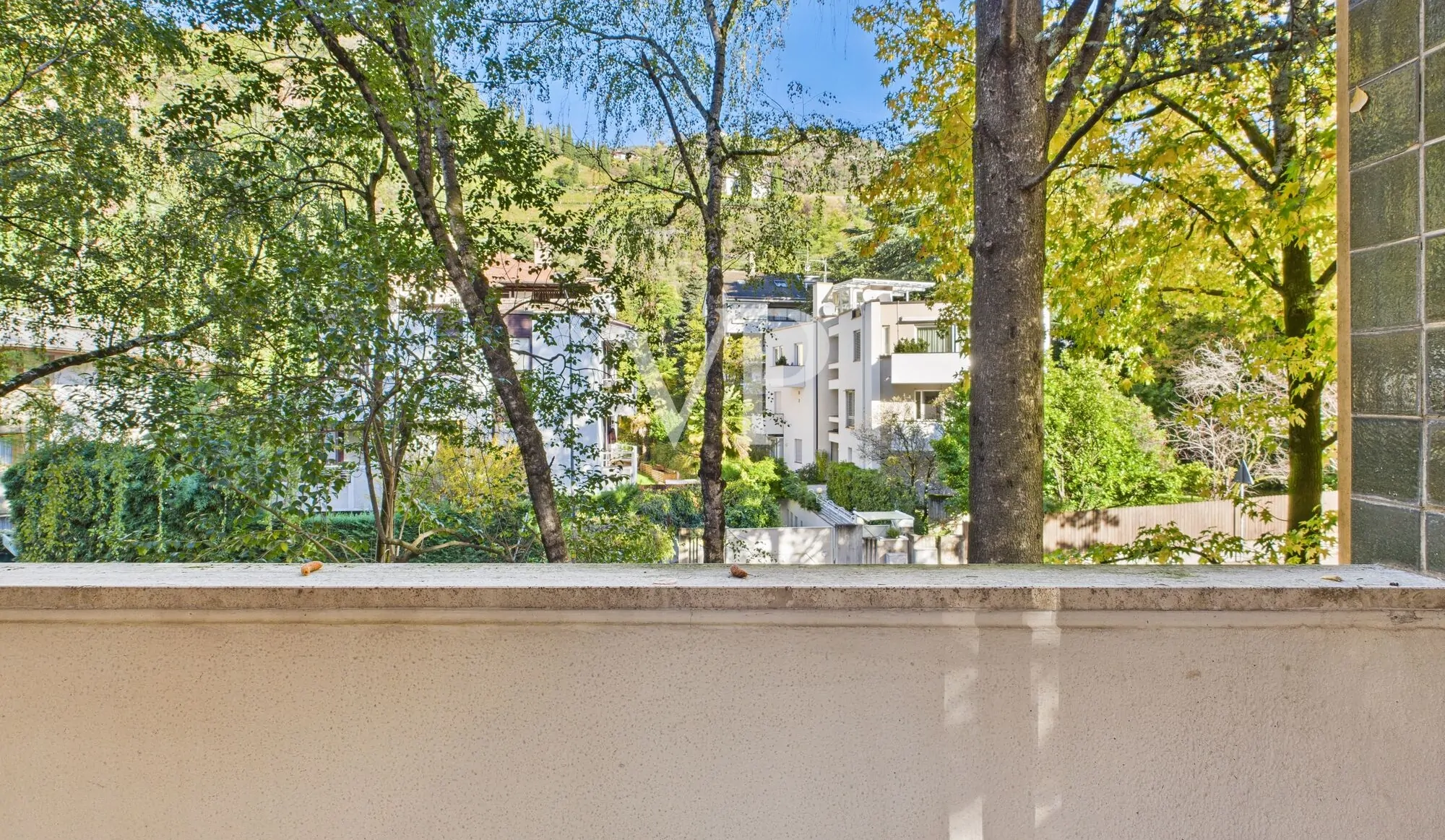 Elegante und geräumige Dreizimmerwohnung in gehobenem Wohnumfeld