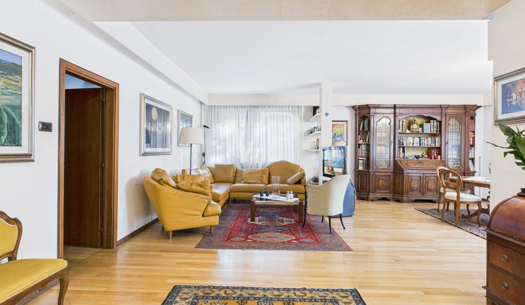 Elegante und geräumige Dreizimmerwohnung in gehobenem Wohnumfeld