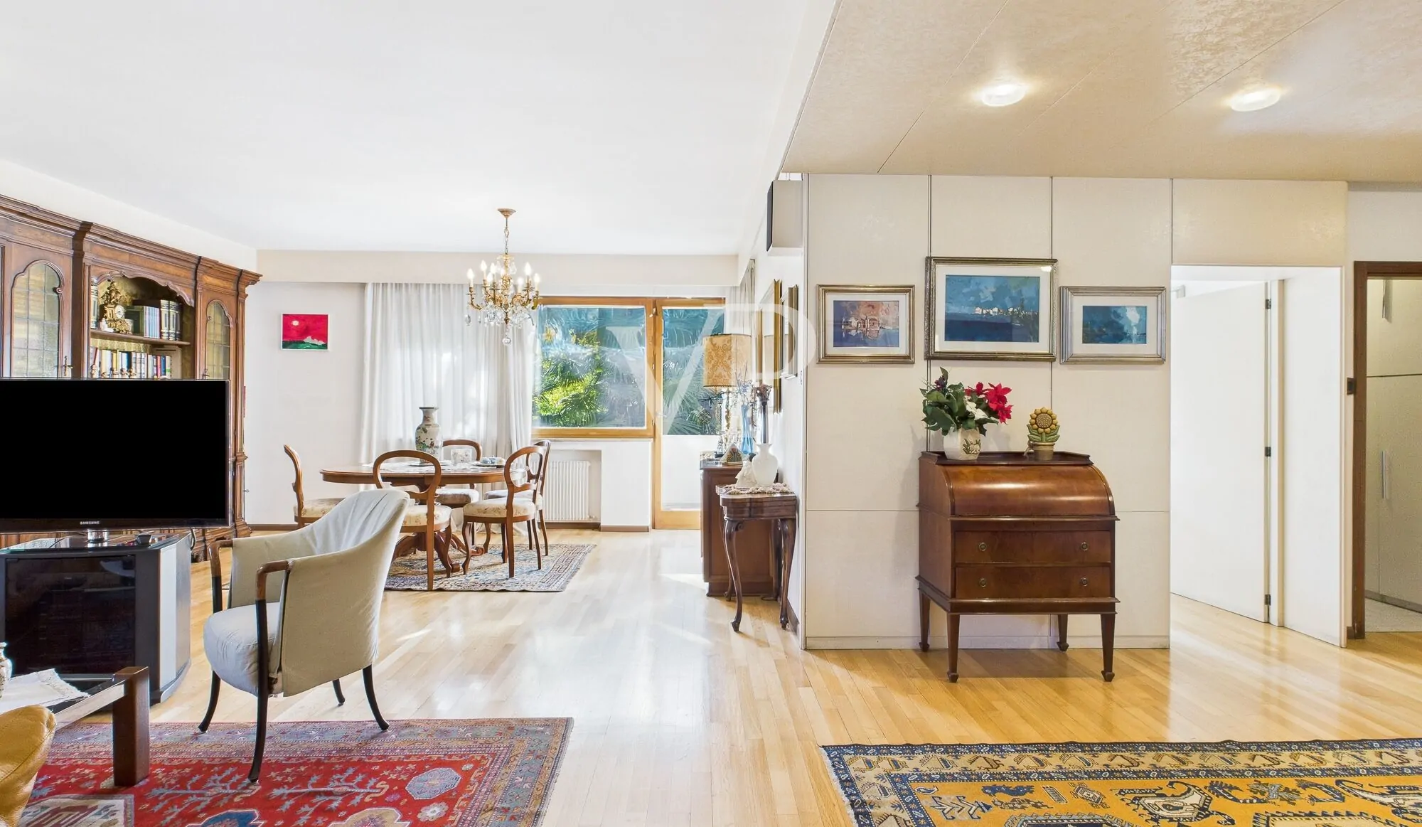 Elegante und geräumige Dreizimmerwohnung in gehobenem Wohnumfeld