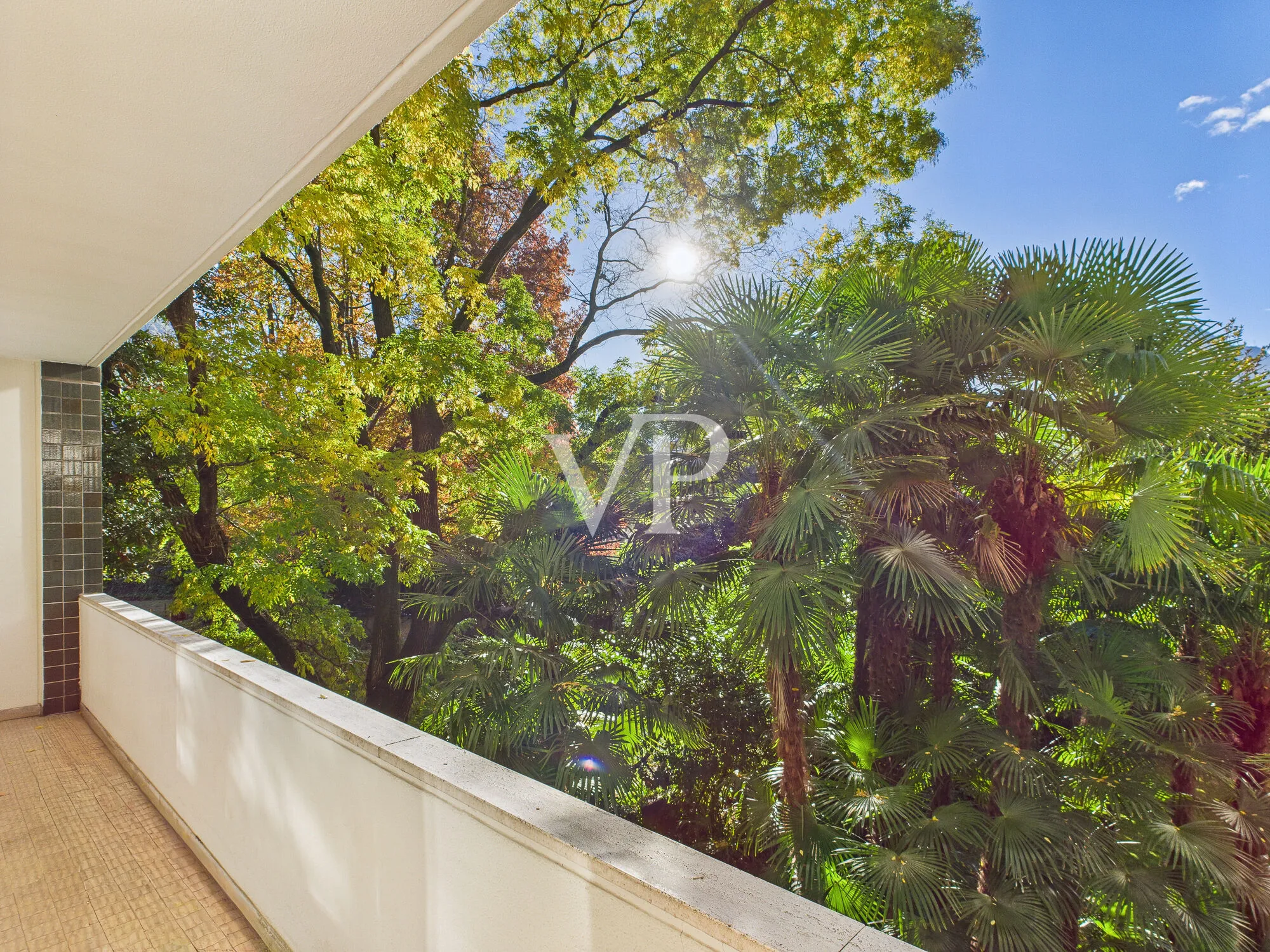 Elegante y espacioso apartamento de dos dormitorios en un contexto elegante