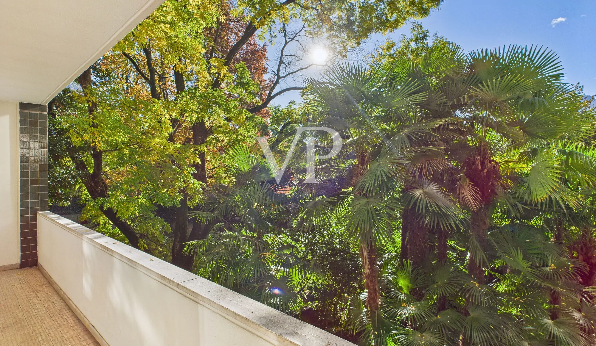 Elegante und geräumige Dreizimmerwohnung in gehobenem Wohnumfeld