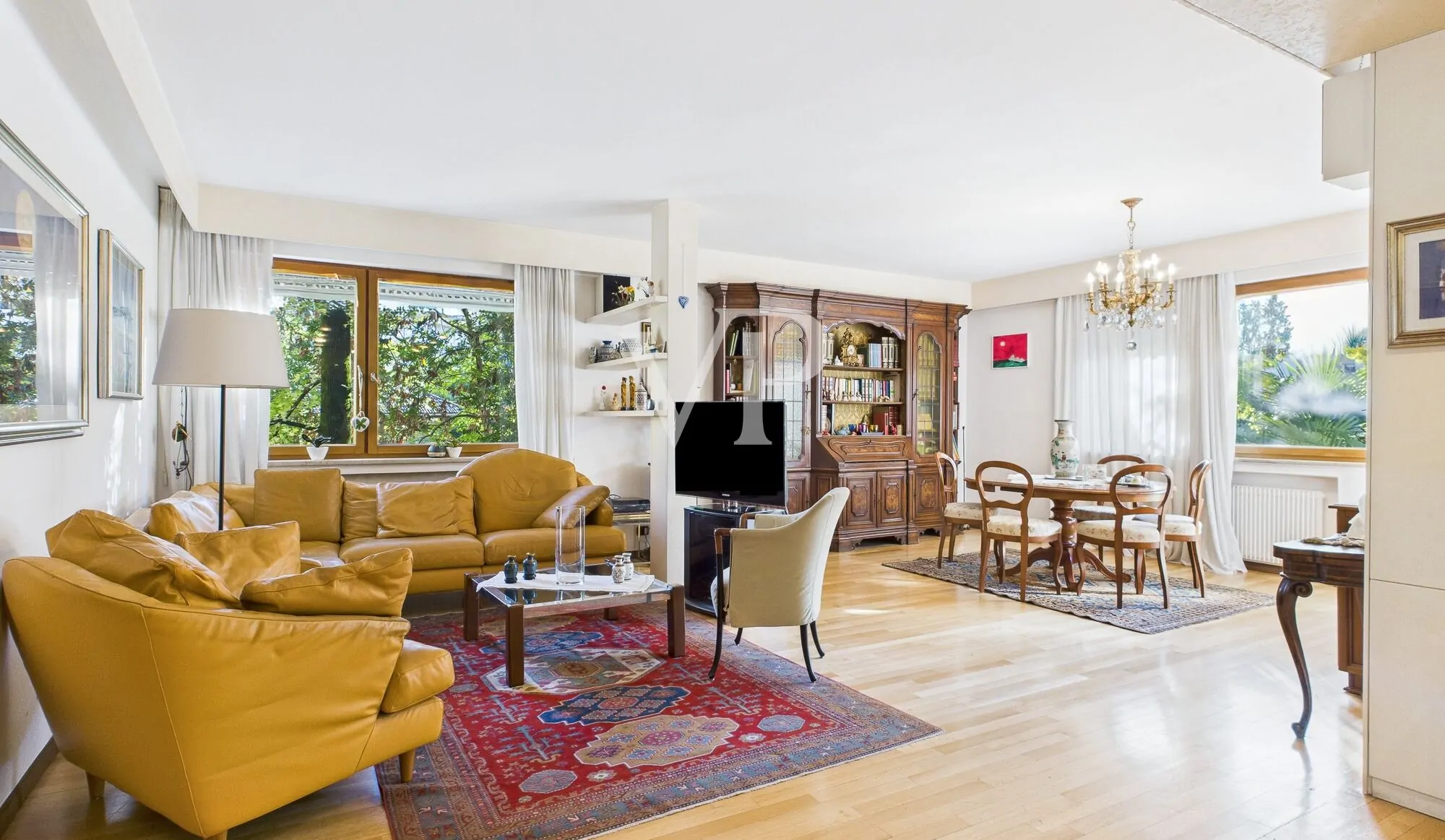 Elegante und geräumige Dreizimmerwohnung in gehobenem Wohnumfeld