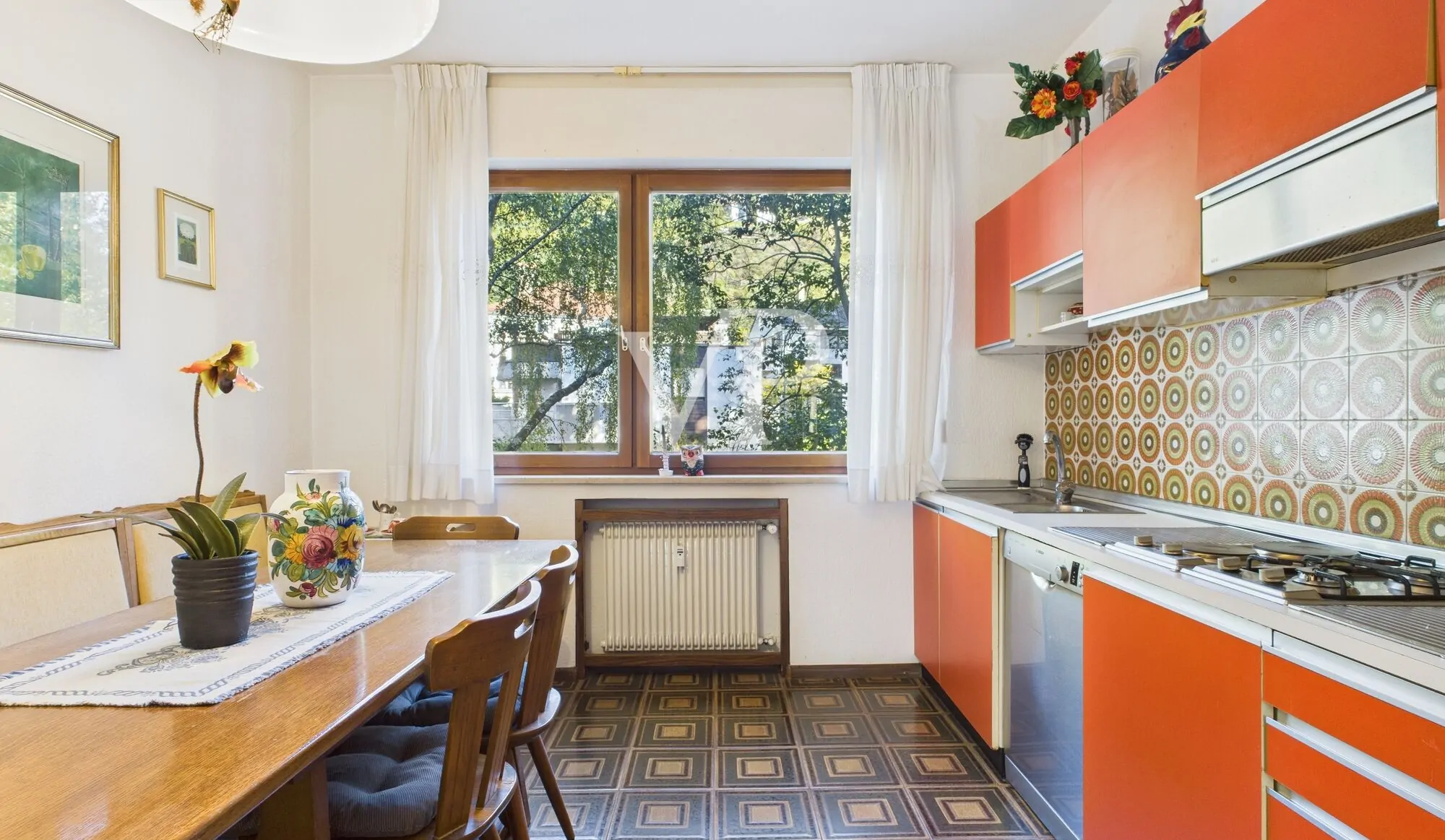 Elegante und geräumige Dreizimmerwohnung in gehobenem Wohnumfeld