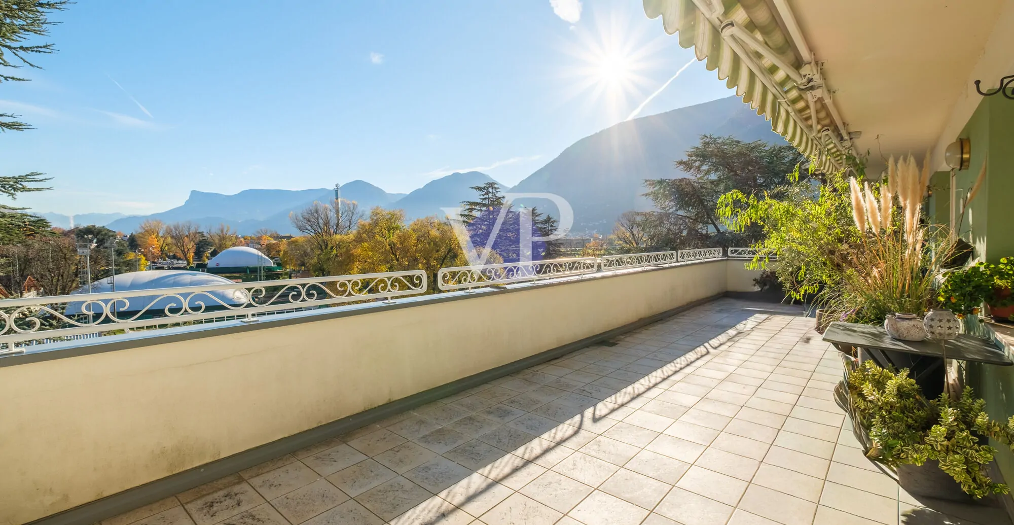 Elegante e moderno quadrilocale con terrazza panoramica