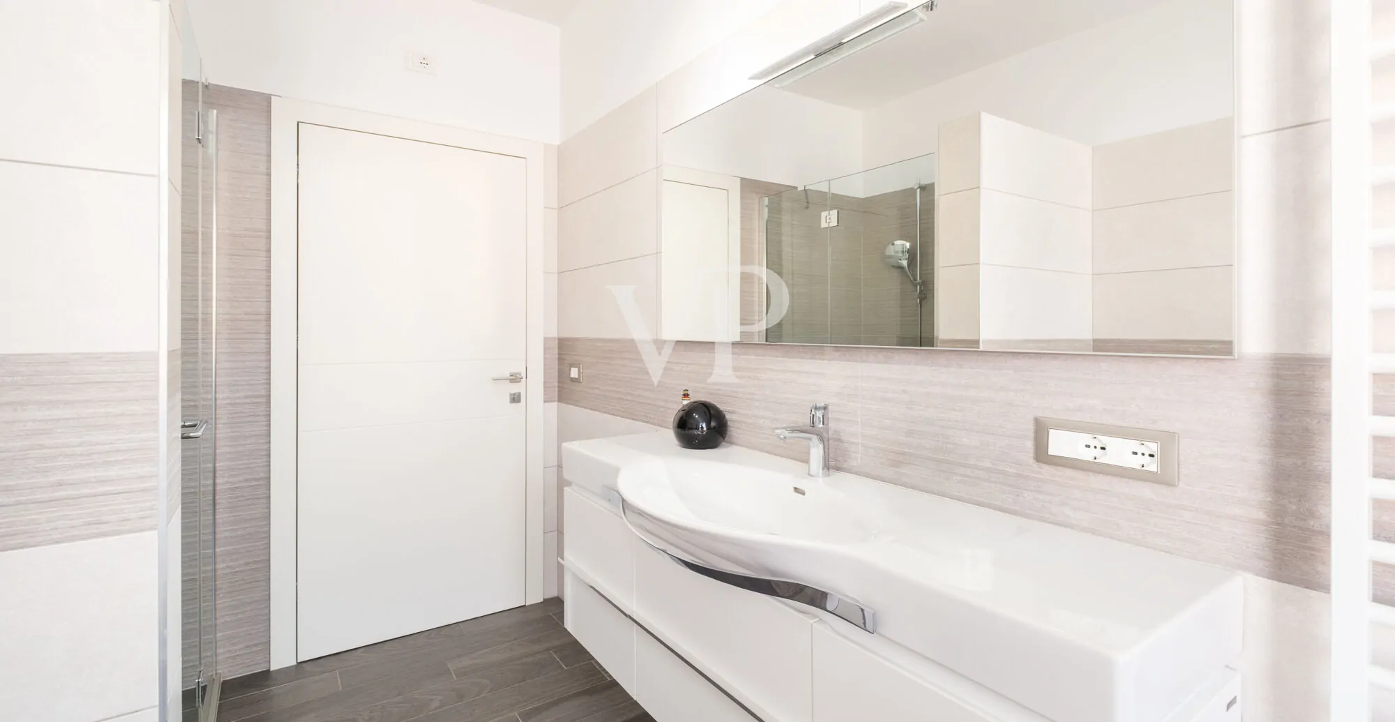 Elegante e moderno quadrilocale con terrazza panoramica