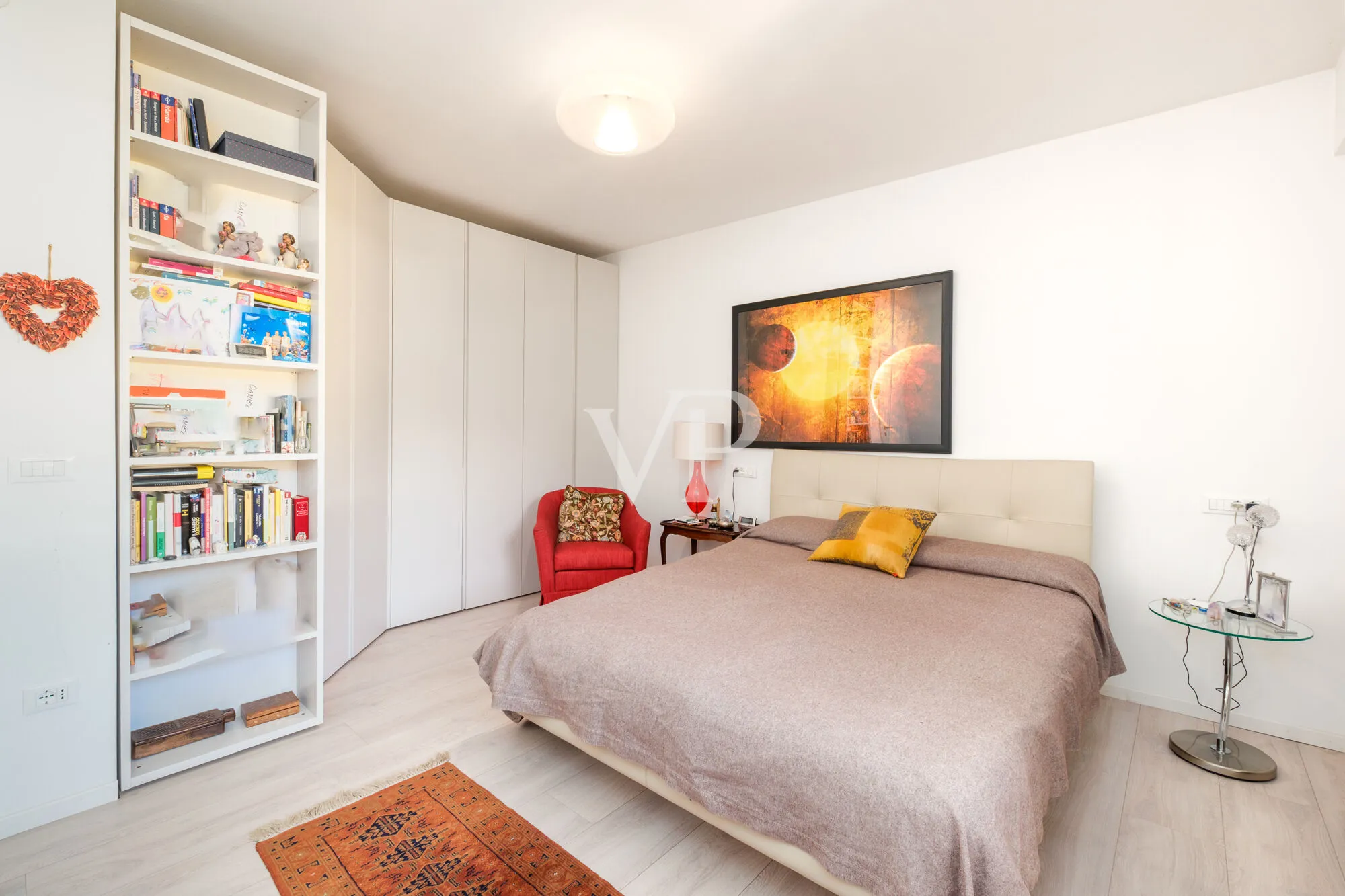 Elegante y moderno apartamento de cuatro habitaciones con terraza panorámica