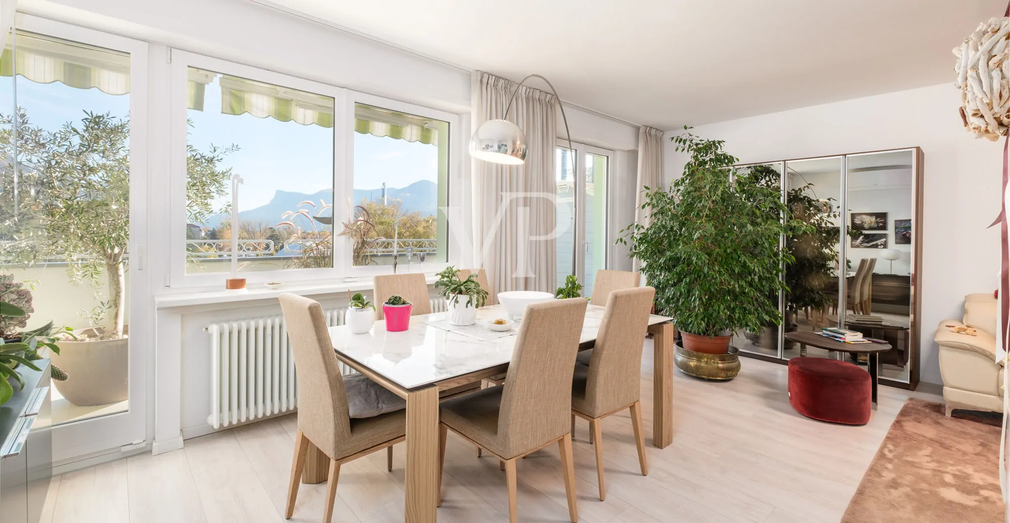 Elegante e moderno quadrilocale con terrazza panoramica