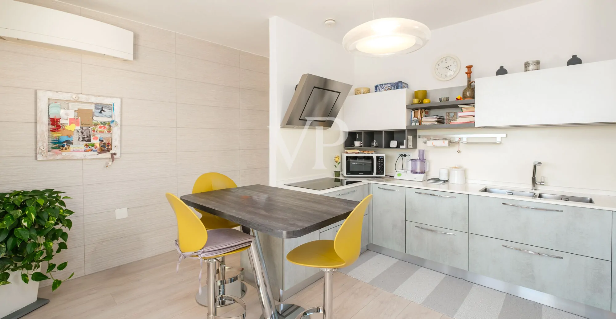 Elegante e moderno quadrilocale con terrazza panoramica