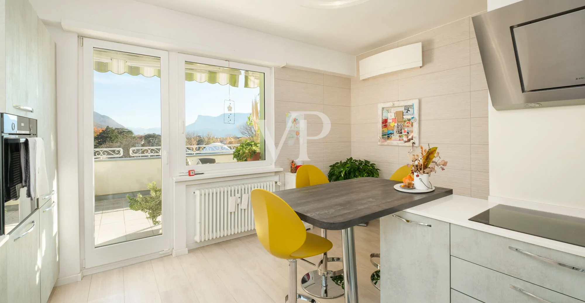 Elegante e moderno quadrilocale con terrazza panoramica