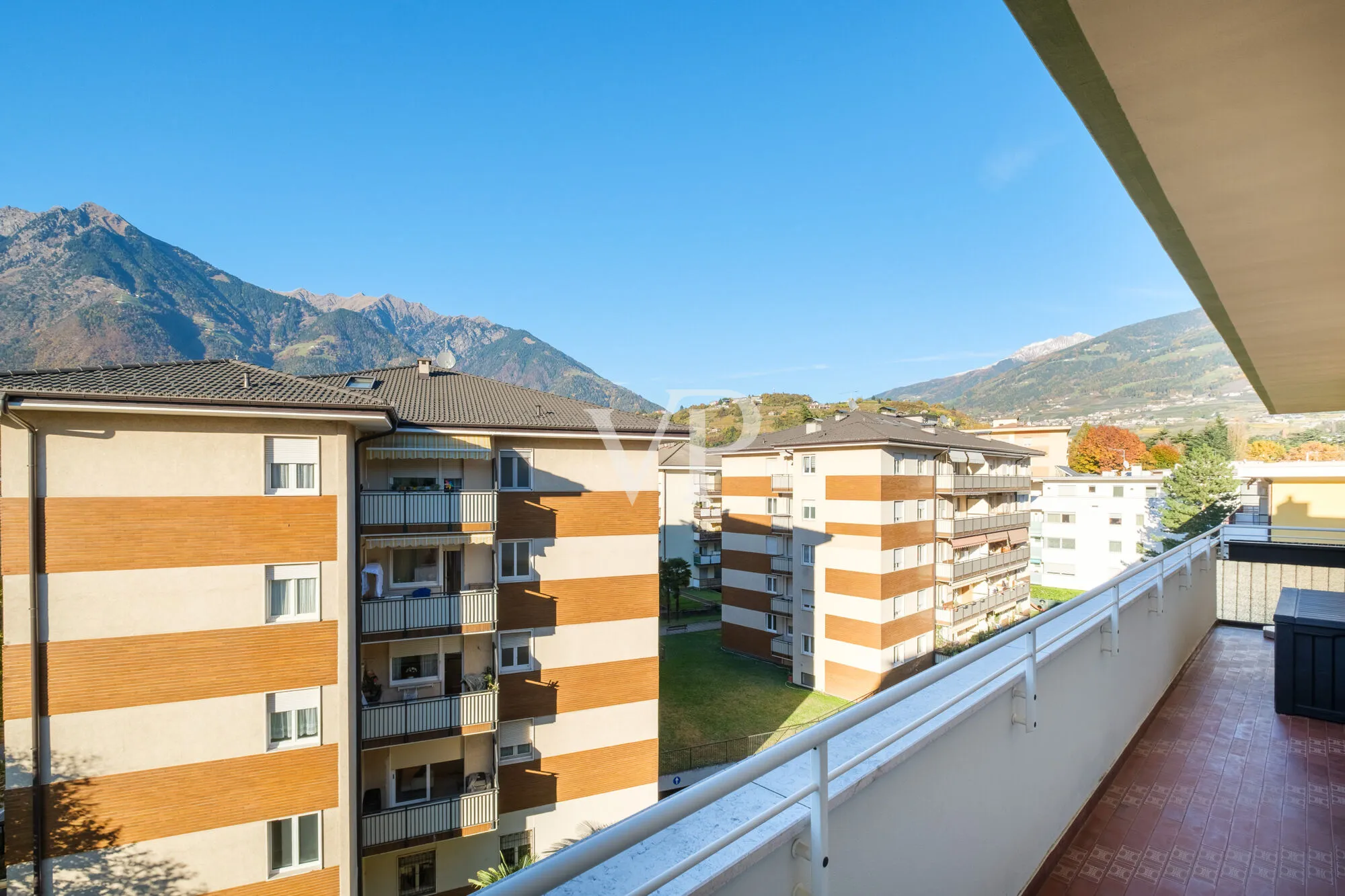 Elegante y moderno apartamento de cuatro habitaciones con terraza panorámica