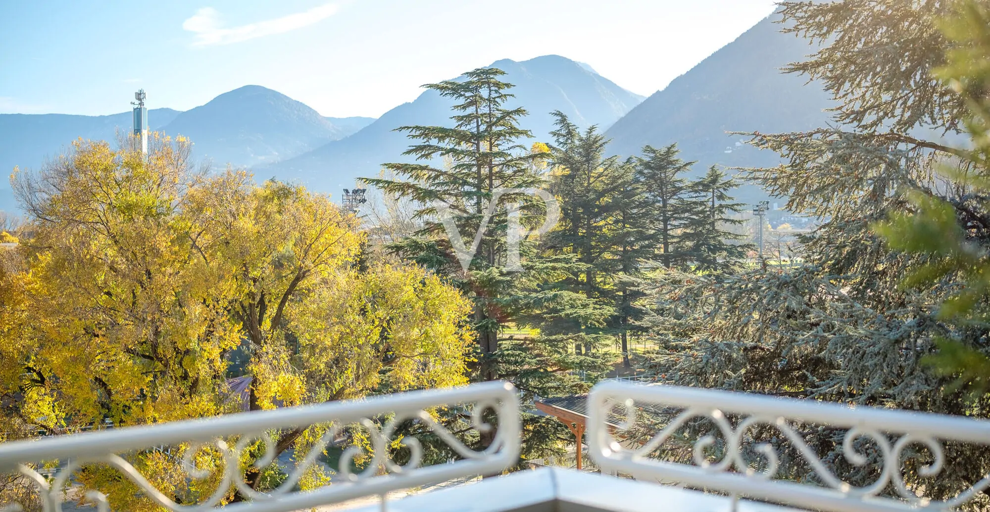 Elegante e moderno quadrilocale con terrazza panoramica