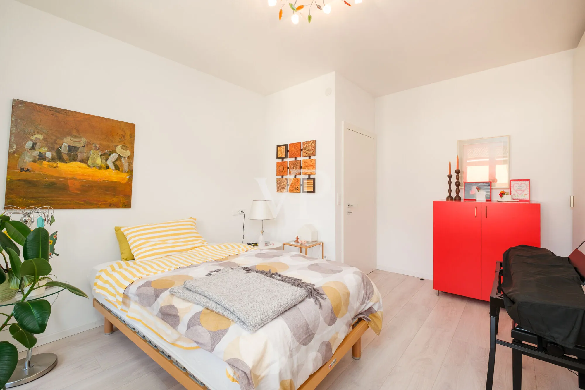 Elegante y moderno apartamento de cuatro habitaciones con terraza panorámica