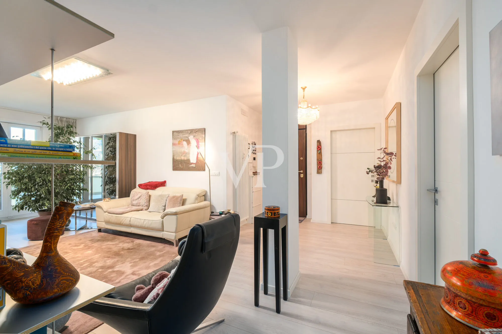 Elegante y moderno apartamento de cuatro habitaciones con terraza panorámica