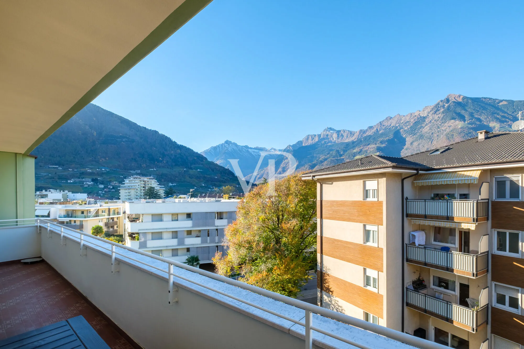 Elegante y moderno apartamento de cuatro habitaciones con terraza panorámica