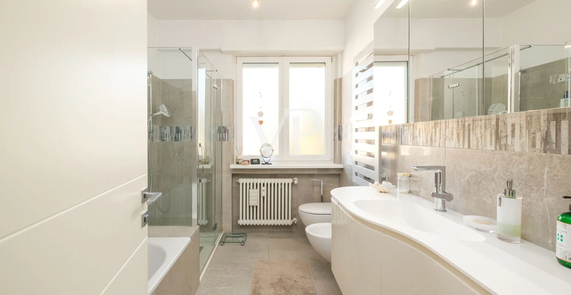 Elegante e moderno quadrilocale con terrazza panoramica