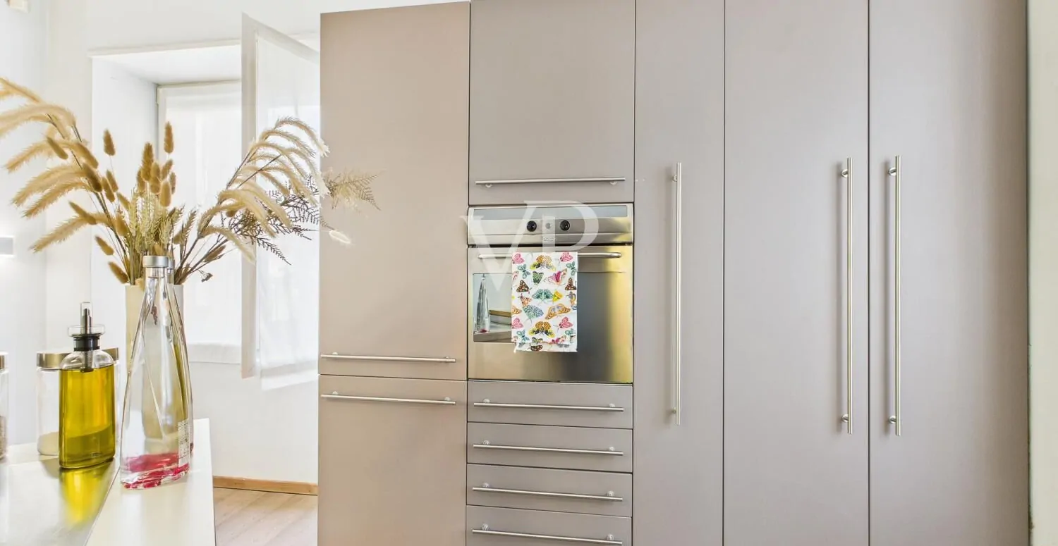 Centro Bolzano: appartamento arredato con posto auto e cantina