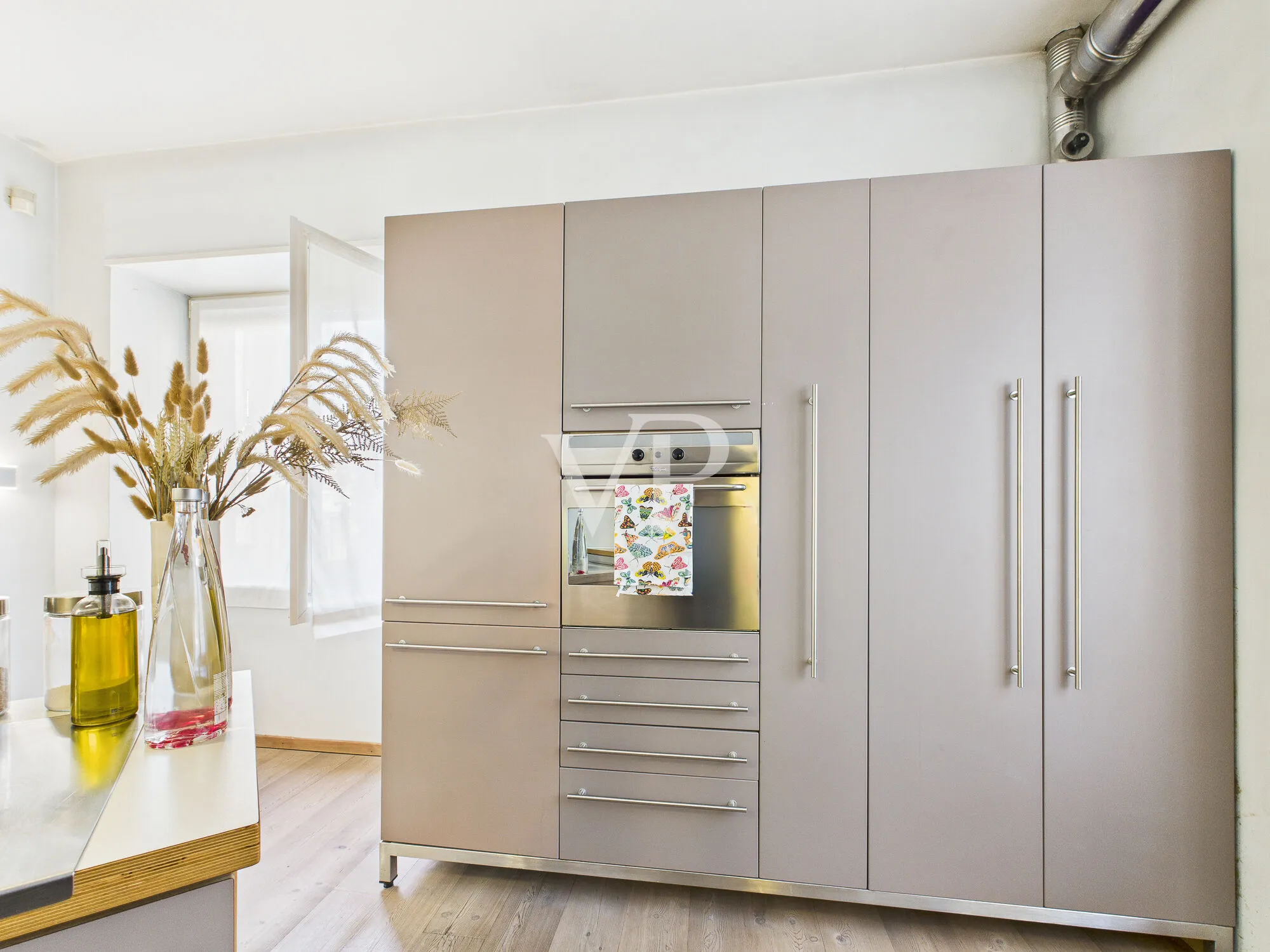 Bolzano centro: piso amueblado con plaza de aparcamiento y sótano